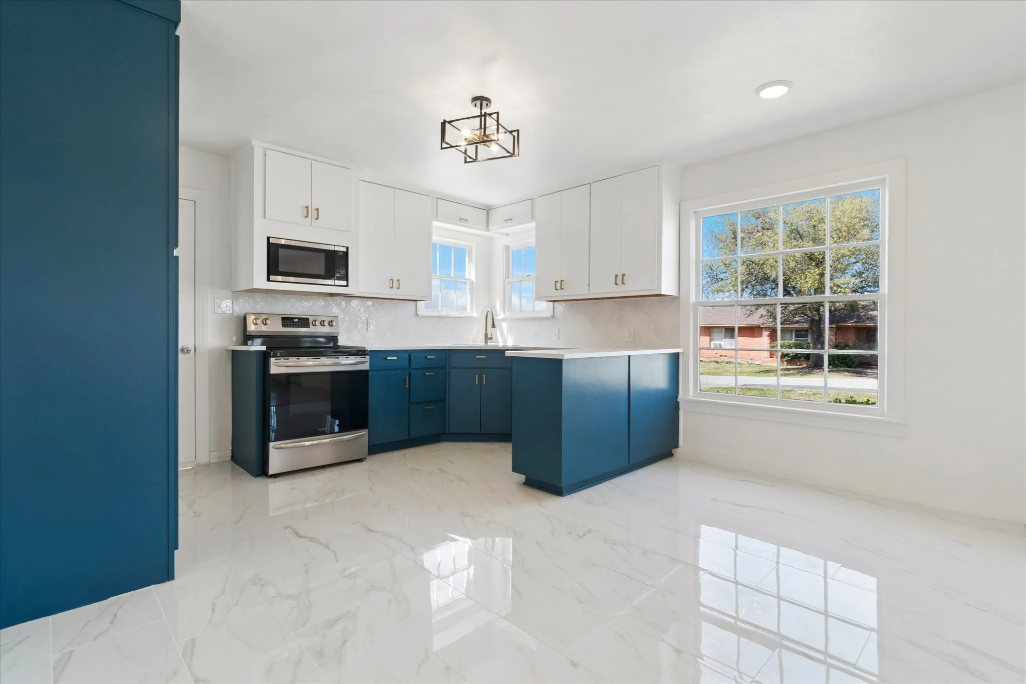 Single Family Residence For Rent in Collin County , 602 W Pecan Street, Celina, Texas 75009, 3 Bedroom, 1 Bathroom, 1 Garage spaces, 1,284 Sqft, built in 1950, mls#21378985, Real Estate Agent in Celina, Homes For Rent in Collin county, Homes For Rent in Celina, Realtor in Celina Texas, Real Estate Brokerage Independent Realty Texas, Luminita Cordes Realtor