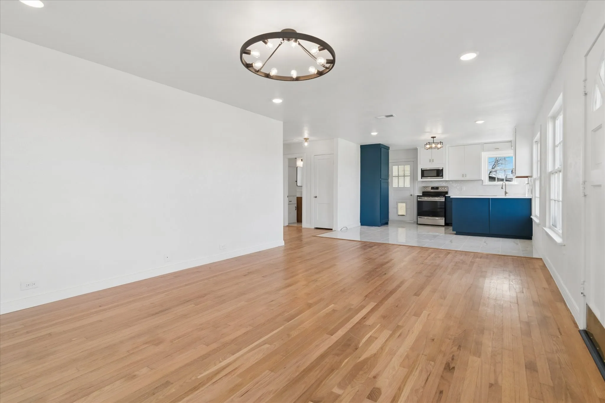 Single Family Residence For Rent in Collin County , 602 W Pecan Street, Celina, Texas 75009, 3 Bedroom, 1 Bathroom, 1 Garage spaces, 1,284 Sqft, built in 1950, mls#21378985, Real Estate Agent in Celina, Homes For Rent in Collin county, Homes For Rent in Celina, Realtor in Celina Texas, Real Estate Brokerage Independent Realty Texas, Luminita Cordes Realtor