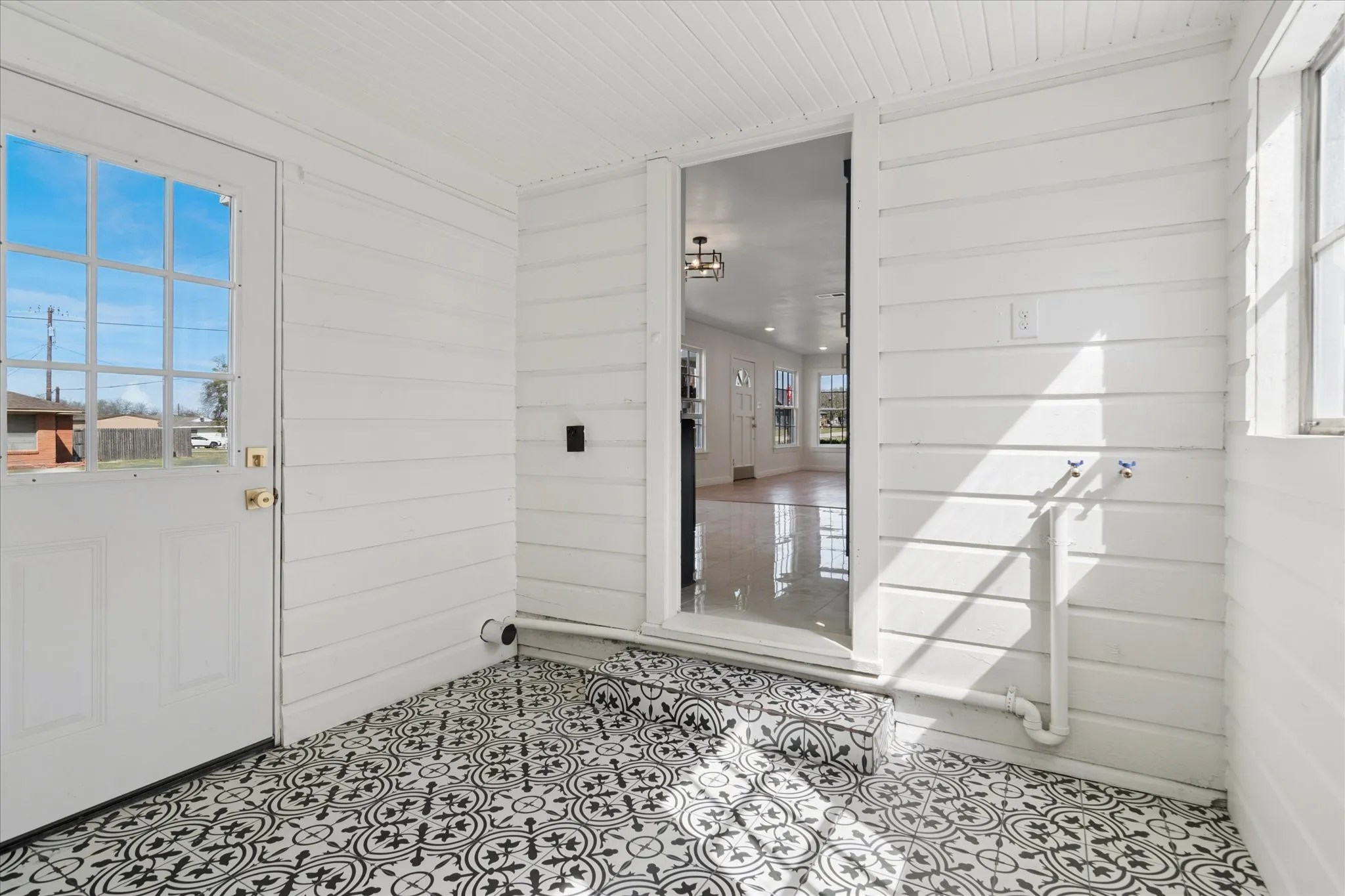 Single Family Residence For Rent in Collin County , 602 W Pecan Street, Celina, Texas 75009, 3 Bedroom, 1 Bathroom, 1 Garage spaces, 1,284 Sqft, built in 1950, mls#21378985, Real Estate Agent in Celina, Homes For Rent in Collin county, Homes For Rent in Celina, Realtor in Celina Texas, Real Estate Brokerage Independent Realty Texas, Luminita Cordes Realtor