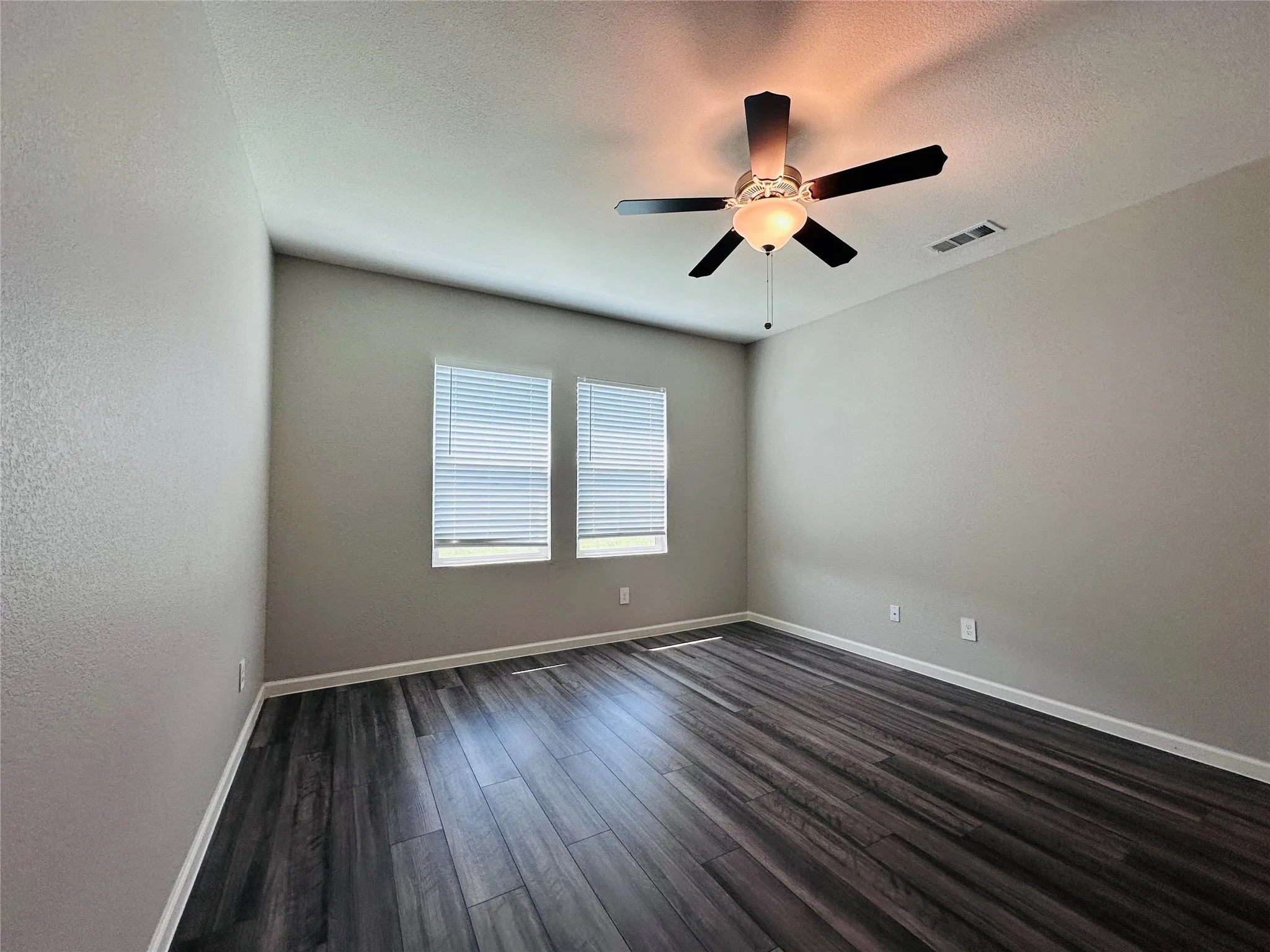 Single Family Residence For Sale in Tarrant County , 13341 Pine Dunes Drive, Fort Worth, Texas 76052, 4 Bedroom, 2 Bathroom, 2 Garage spaces, 1,776 Sqft, built in 2021, mls#21378941, Real Estate Agent in Fort Worth, Homes For Sale in Tarrant county, Homes For Sale in Fort Worth, Realtor in Fort Worth Texas, Real Estate Brokerage Independent Realty Texas, Luminita Cordes Realtor