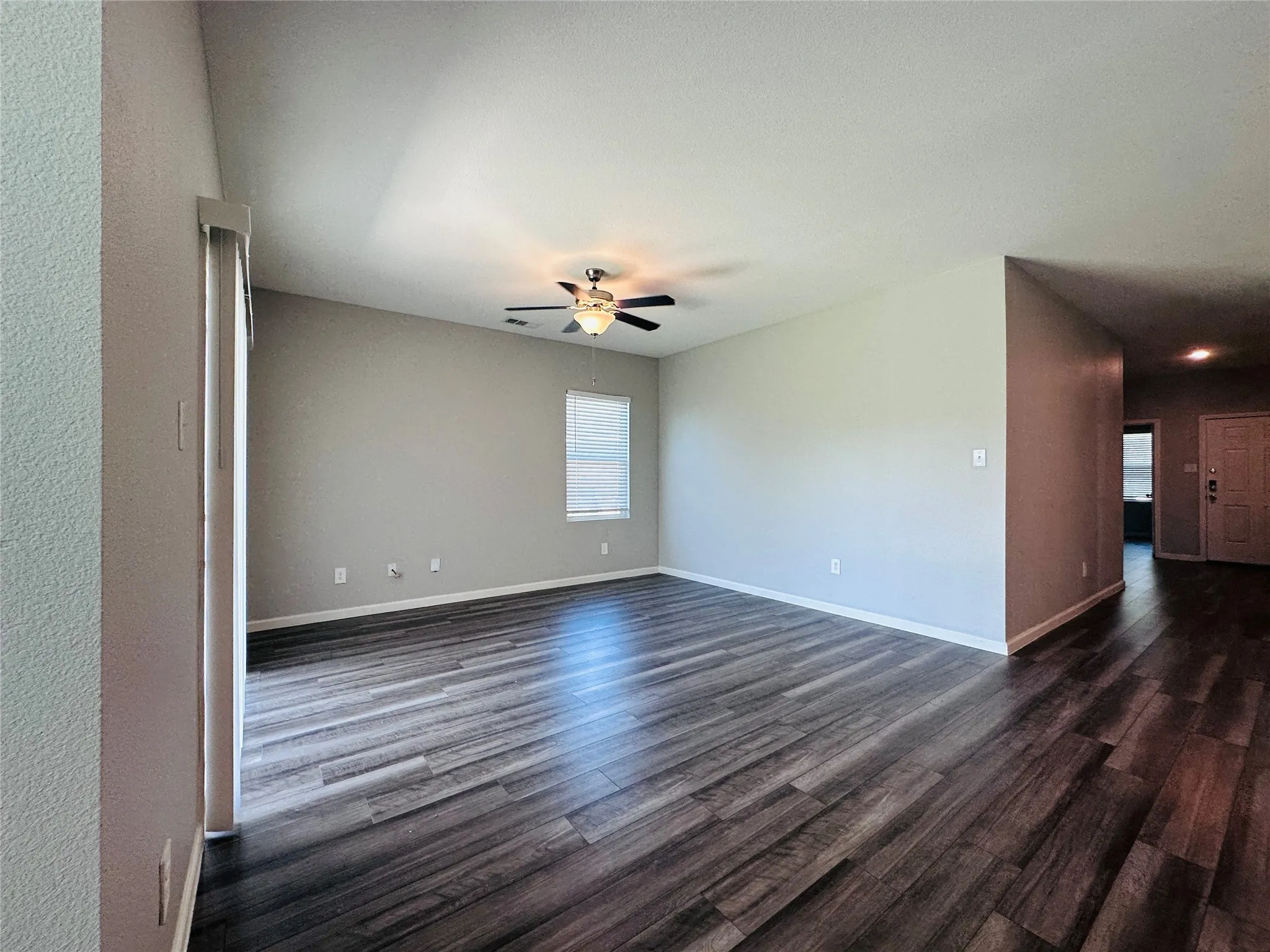 Single Family Residence For Sale in Tarrant County , 13341 Pine Dunes Drive, Fort Worth, Texas 76052, 4 Bedroom, 2 Bathroom, 2 Garage spaces, 1,776 Sqft, built in 2021, mls#21378941, Real Estate Agent in Fort Worth, Homes For Sale in Tarrant county, Homes For Sale in Fort Worth, Realtor in Fort Worth Texas, Real Estate Brokerage Independent Realty Texas, Luminita Cordes Realtor
