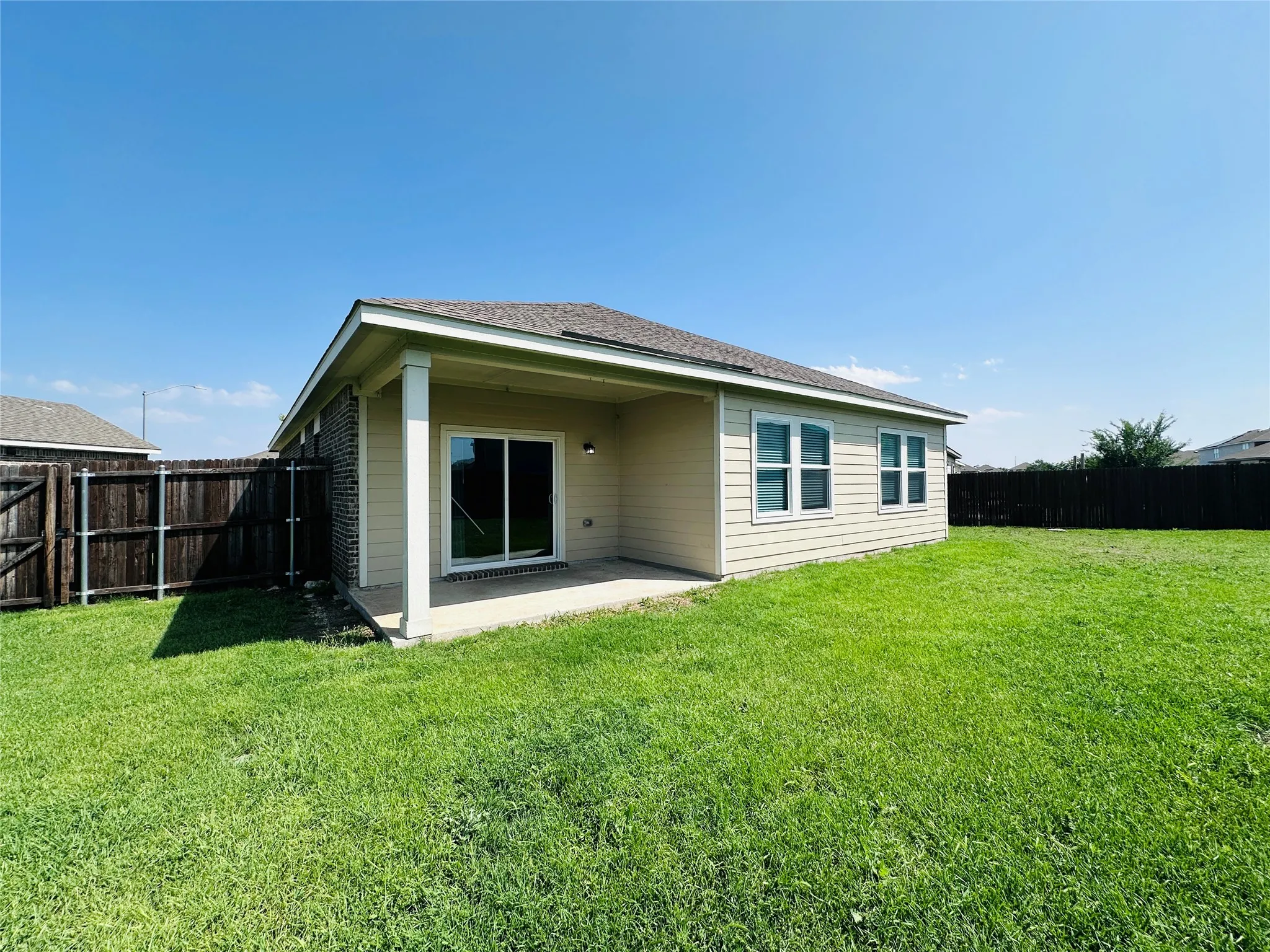 Single Family Residence For Sale in Tarrant County , 13341 Pine Dunes Drive, Fort Worth, Texas 76052, 4 Bedroom, 2 Bathroom, 2 Garage spaces, 1,776 Sqft, built in 2021, mls#21378941, Real Estate Agent in Fort Worth, Homes For Sale in Tarrant county, Homes For Sale in Fort Worth, Realtor in Fort Worth Texas, Real Estate Brokerage Independent Realty Texas, Luminita Cordes Realtor