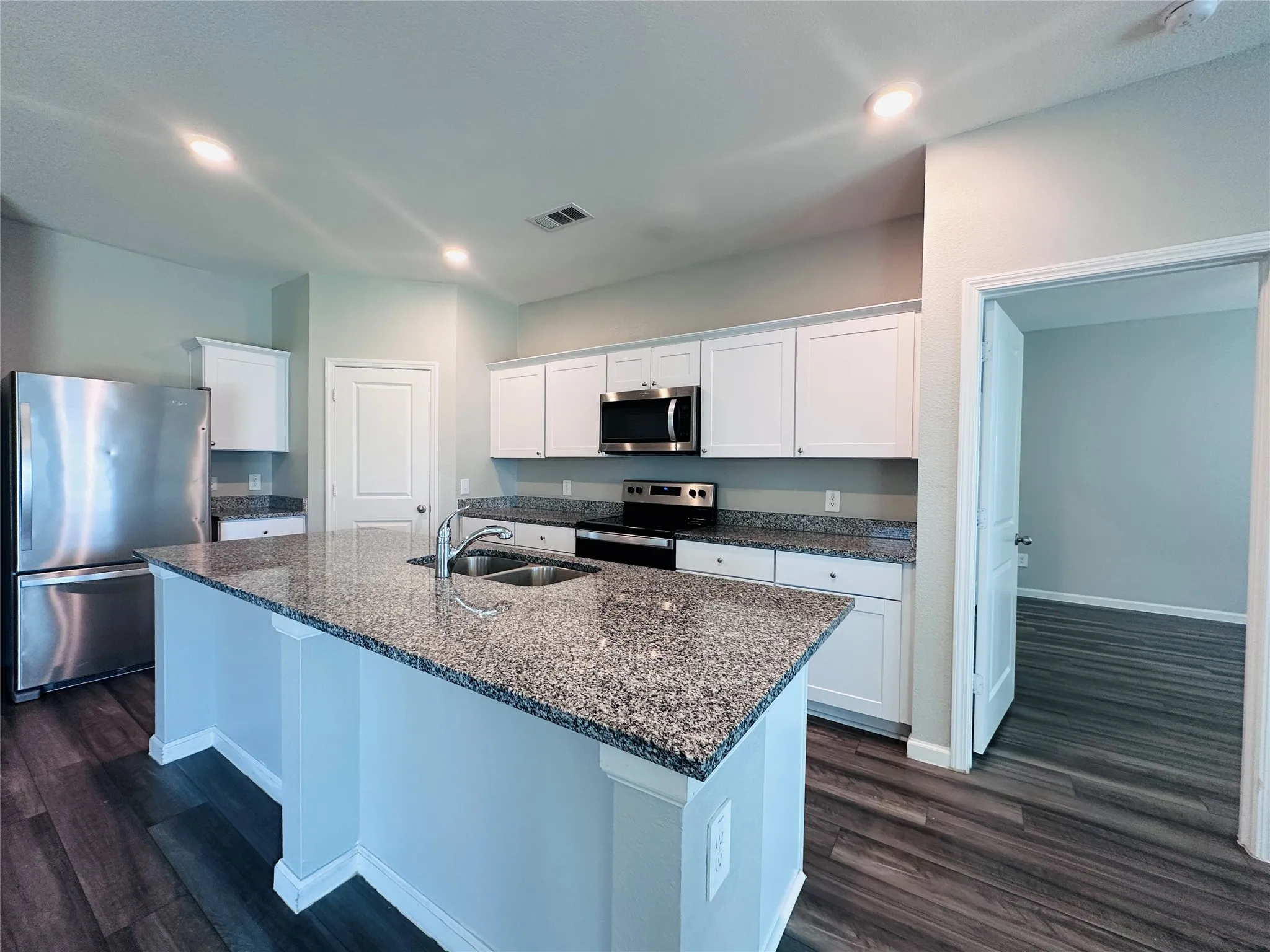 Single Family Residence For Sale in Tarrant County , 13341 Pine Dunes Drive, Fort Worth, Texas 76052, 4 Bedroom, 2 Bathroom, 2 Garage spaces, 1,776 Sqft, built in 2021, mls#21378941, Real Estate Agent in Fort Worth, Homes For Sale in Tarrant county, Homes For Sale in Fort Worth, Realtor in Fort Worth Texas, Real Estate Brokerage Independent Realty Texas, Luminita Cordes Realtor