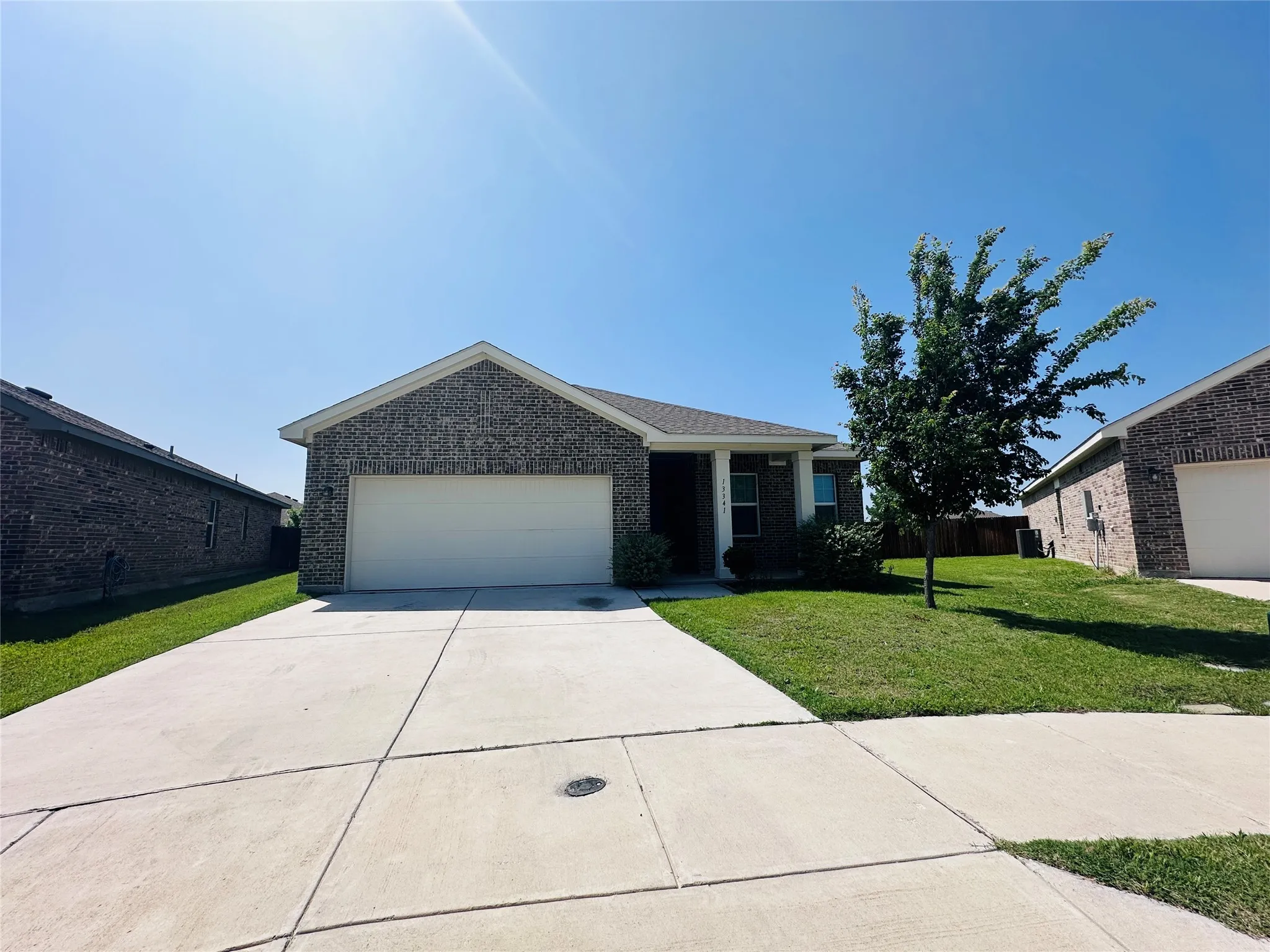Single Family Residence For Sale in Tarrant County , 13341 Pine Dunes Drive, Fort Worth, Texas 76052, 4 Bedroom, 2 Bathroom, 2 Garage spaces, 1,776 Sqft, built in 2021, mls#21378941, Real Estate Agent in Fort Worth, Homes For Sale in Tarrant county, Homes For Sale in Fort Worth, Realtor in Fort Worth Texas, Real Estate Brokerage Independent Realty Texas, Luminita Cordes Realtor