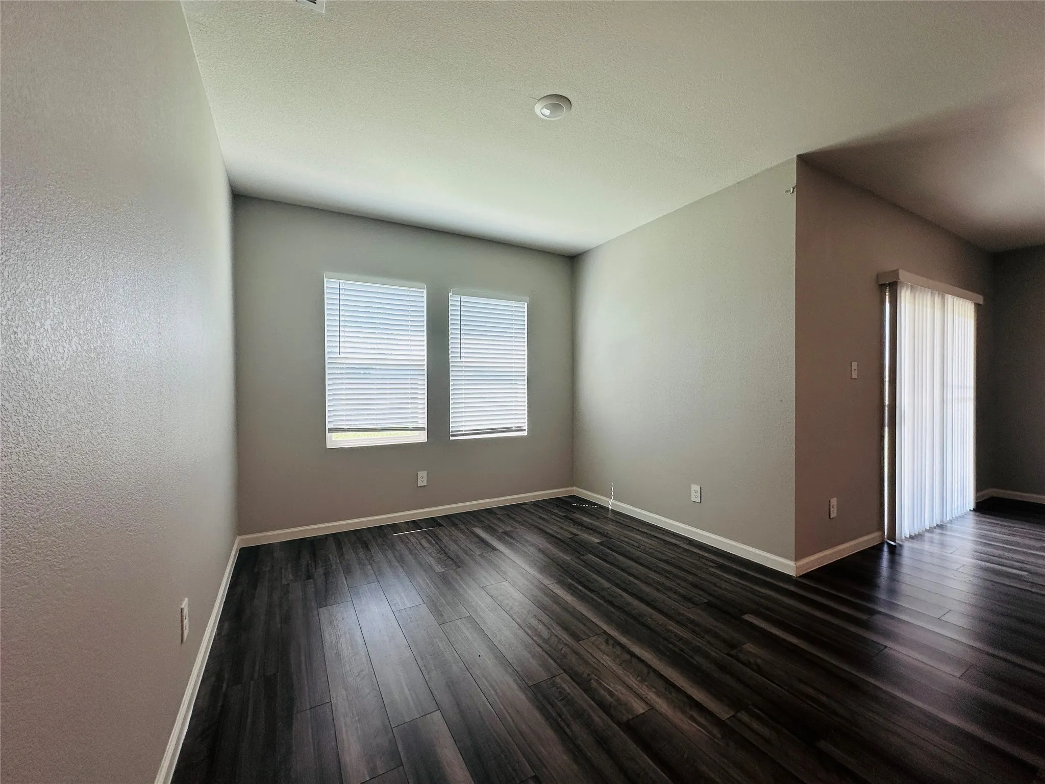 Single Family Residence For Sale in Tarrant County , 13341 Pine Dunes Drive, Fort Worth, Texas 76052, 4 Bedroom, 2 Bathroom, 2 Garage spaces, 1,776 Sqft, built in 2021, mls#21378941, Real Estate Agent in Fort Worth, Homes For Sale in Tarrant county, Homes For Sale in Fort Worth, Realtor in Fort Worth Texas, Real Estate Brokerage Independent Realty Texas, Luminita Cordes Realtor
