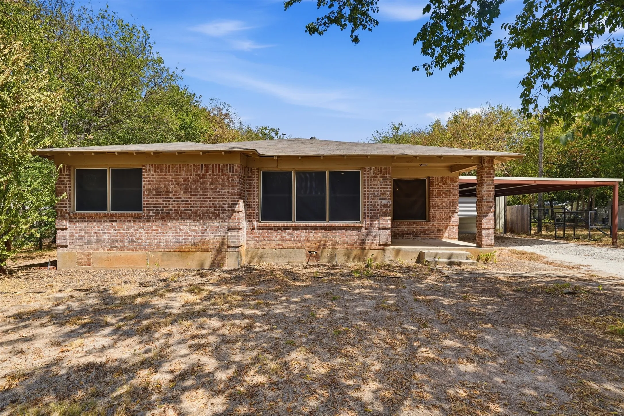 Single Family Residence For Rent in Tarrant County , 6117 Pyramid Boulevard, Fort Worth, Texas 76126, 3 Bedroom, 2 Bathroom, 1 Garage spaces, 1,613 Sqft, built in 1956, mls#21378185, Real Estate Agent in Fort Worth, Homes For Rent in Tarrant county, Homes For Rent in Fort Worth, Realtor in Fort Worth Texas, Real Estate Brokerage Independent Realty Texas, Luminita Cordes Realtor
