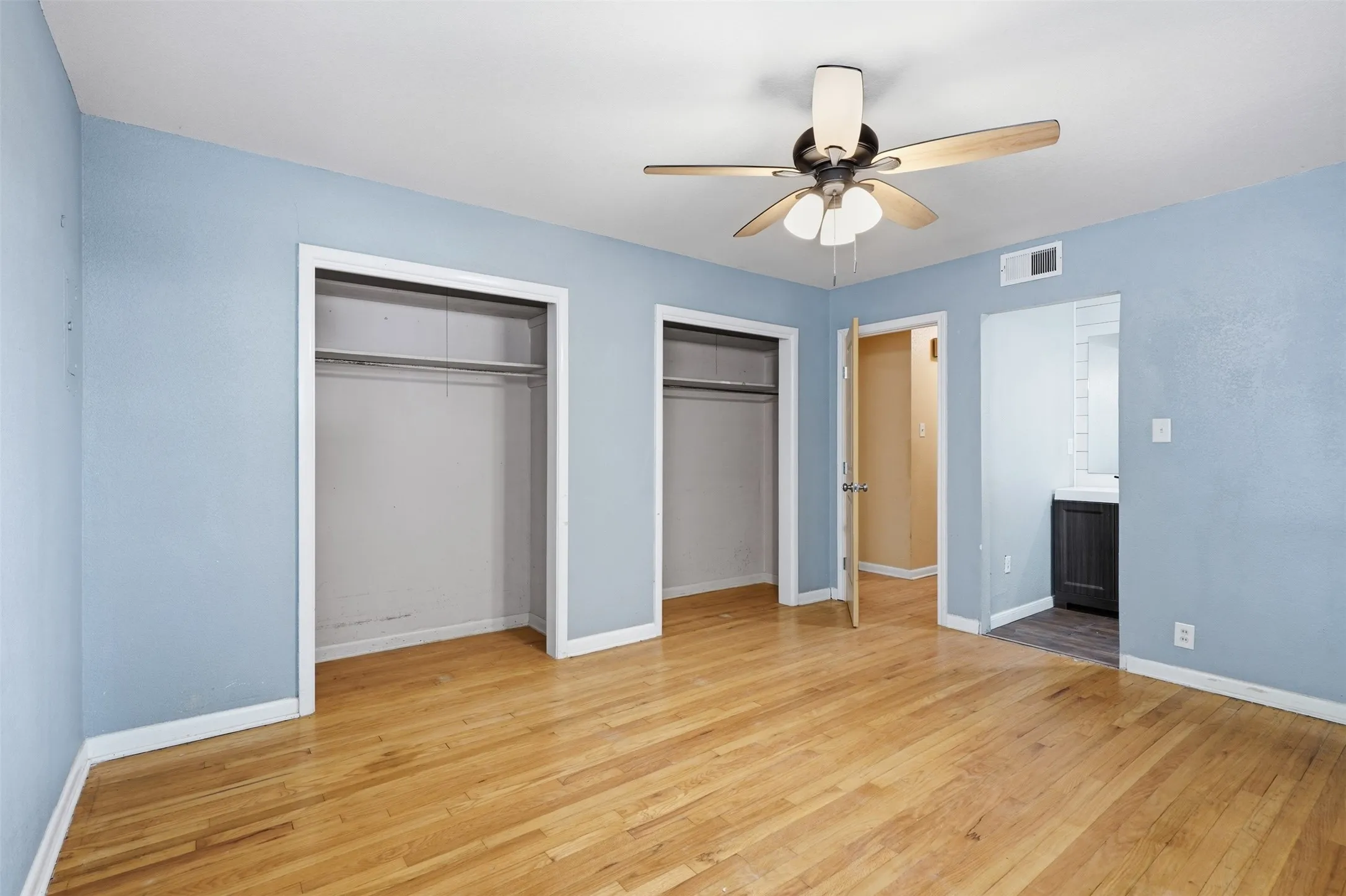 Single Family Residence For Rent in Tarrant County , 6117 Pyramid Boulevard, Fort Worth, Texas 76126, 3 Bedroom, 2 Bathroom, 1 Garage spaces, 1,613 Sqft, built in 1956, mls#21378185, Real Estate Agent in Fort Worth, Homes For Rent in Tarrant county, Homes For Rent in Fort Worth, Realtor in Fort Worth Texas, Real Estate Brokerage Independent Realty Texas, Luminita Cordes Realtor