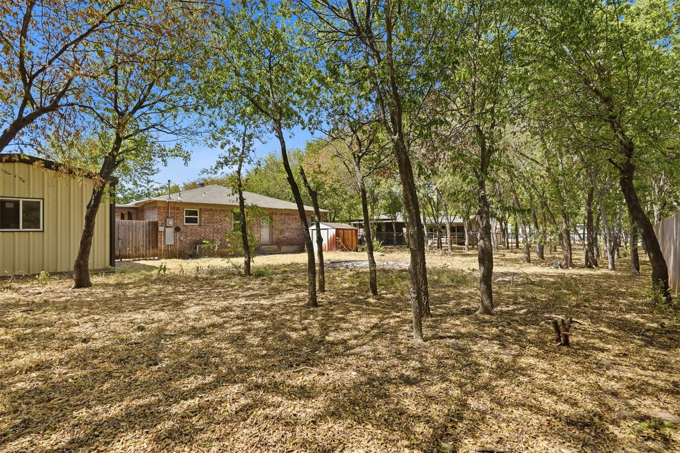 Single Family Residence For Rent in Tarrant County , 6117 Pyramid Boulevard, Fort Worth, Texas 76126, 3 Bedroom, 2 Bathroom, 1 Garage spaces, 1,613 Sqft, built in 1956, mls#21378185, Real Estate Agent in Fort Worth, Homes For Rent in Tarrant county, Homes For Rent in Fort Worth, Realtor in Fort Worth Texas, Real Estate Brokerage Independent Realty Texas, Luminita Cordes Realtor
