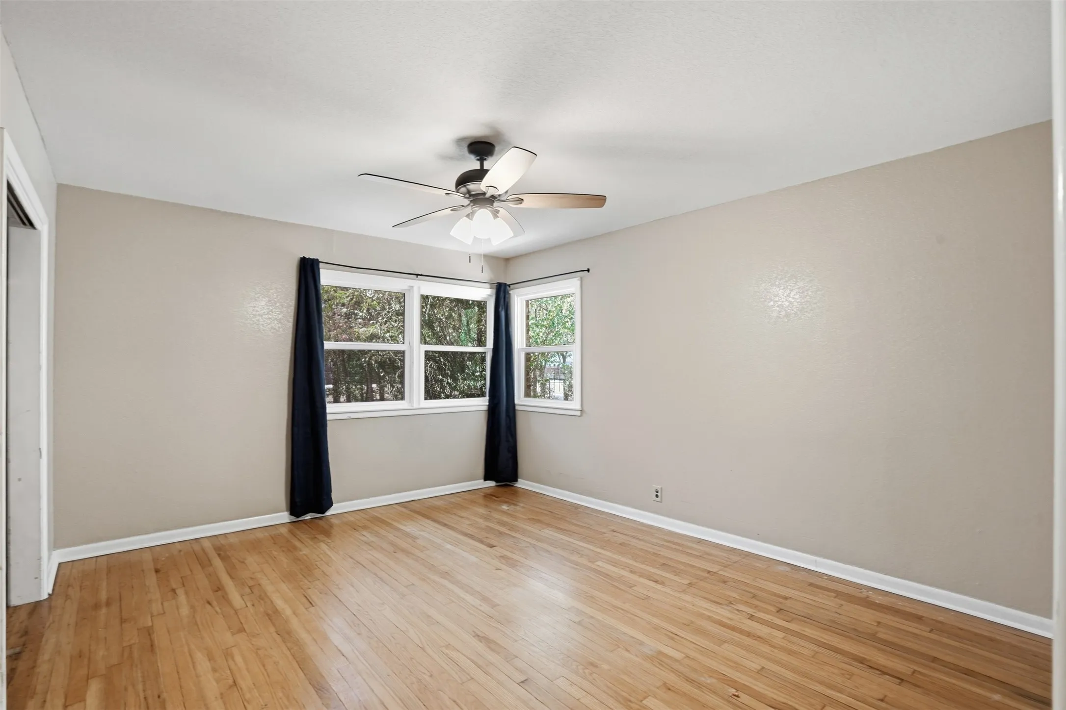 Single Family Residence For Rent in Tarrant County , 6117 Pyramid Boulevard, Fort Worth, Texas 76126, 3 Bedroom, 2 Bathroom, 1 Garage spaces, 1,613 Sqft, built in 1956, mls#21378185, Real Estate Agent in Fort Worth, Homes For Rent in Tarrant county, Homes For Rent in Fort Worth, Realtor in Fort Worth Texas, Real Estate Brokerage Independent Realty Texas, Luminita Cordes Realtor