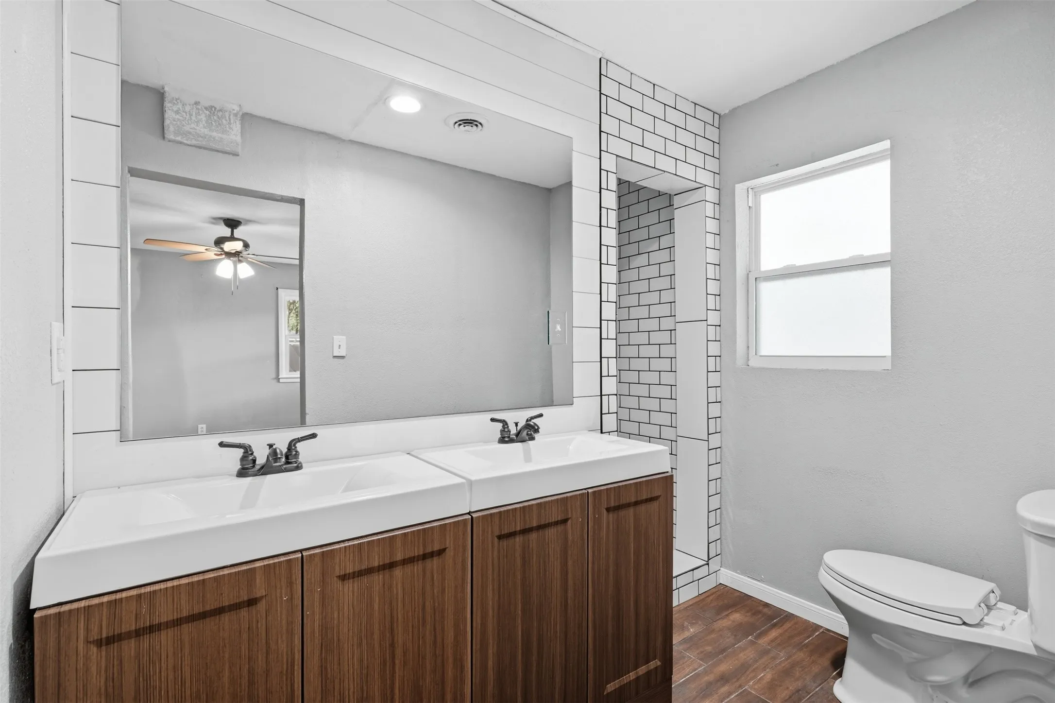 Single Family Residence For Rent in Tarrant County , 6117 Pyramid Boulevard, Fort Worth, Texas 76126, 3 Bedroom, 2 Bathroom, 1 Garage spaces, 1,613 Sqft, built in 1956, mls#21378185, Real Estate Agent in Fort Worth, Homes For Rent in Tarrant county, Homes For Rent in Fort Worth, Realtor in Fort Worth Texas, Real Estate Brokerage Independent Realty Texas, Luminita Cordes Realtor