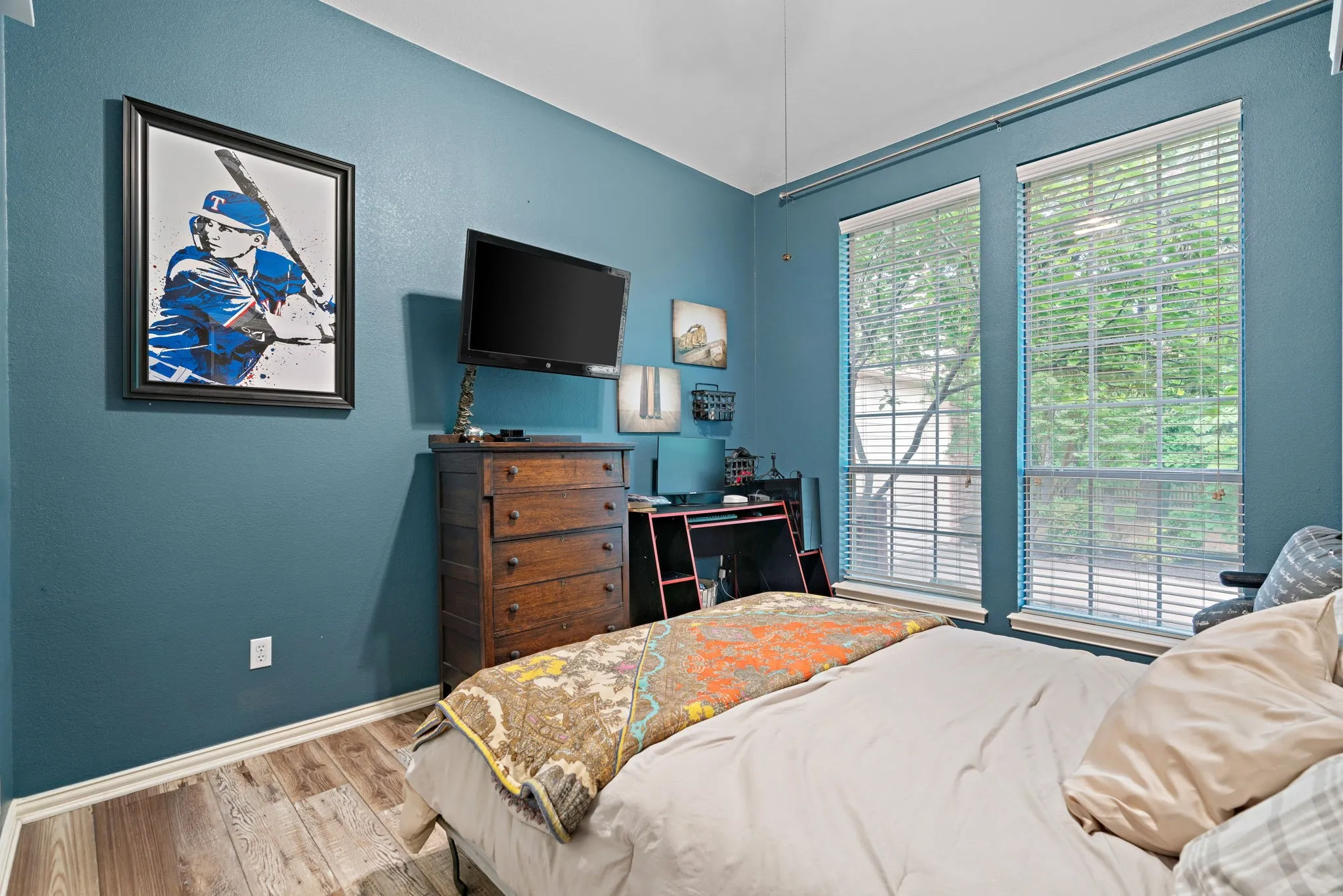 Downstiars guest bdrm