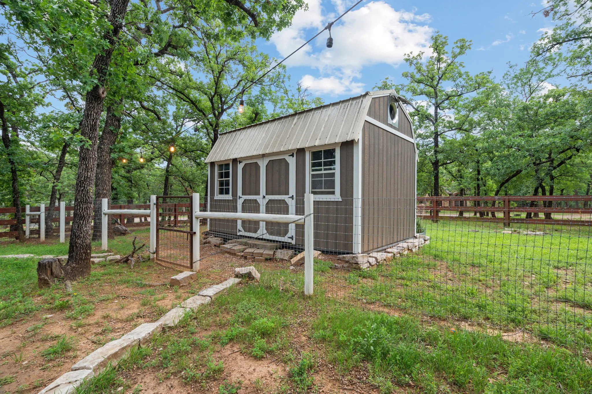 Single Family Residence For Sale in Denton County , 201 Morning Dove Court, Argyle, Texas 76226, 4 Bedroom, 3 Bathroom, 3 Garage spaces, 3,534 Sqft, built in 1991, mls#21378908, Real Estate Agent in Argyle, Homes For Sale in Denton county, Homes For Sale in Argyle, Realtor in Argyle Texas, Real Estate Brokerage Independent Realty Texas, Luminita Cordes Realtor