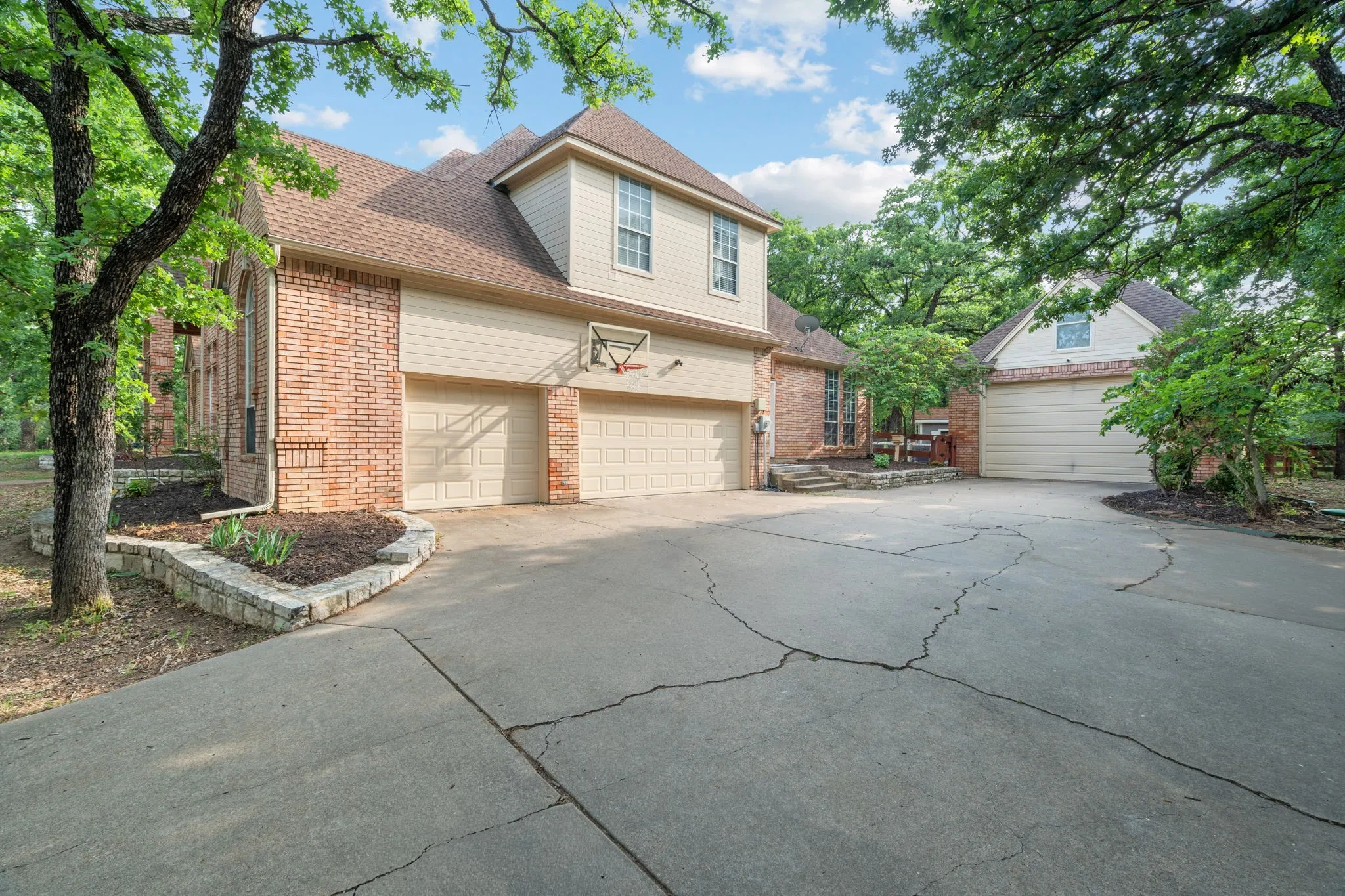 Single Family Residence For Sale in Denton County , 201 Morning Dove Court, Argyle, Texas 76226, 4 Bedroom, 3 Bathroom, 3 Garage spaces, 3,534 Sqft, built in 1991, mls#21378908, Real Estate Agent in Argyle, Homes For Sale in Denton county, Homes For Sale in Argyle, Realtor in Argyle Texas, Real Estate Brokerage Independent Realty Texas, Luminita Cordes Realtor