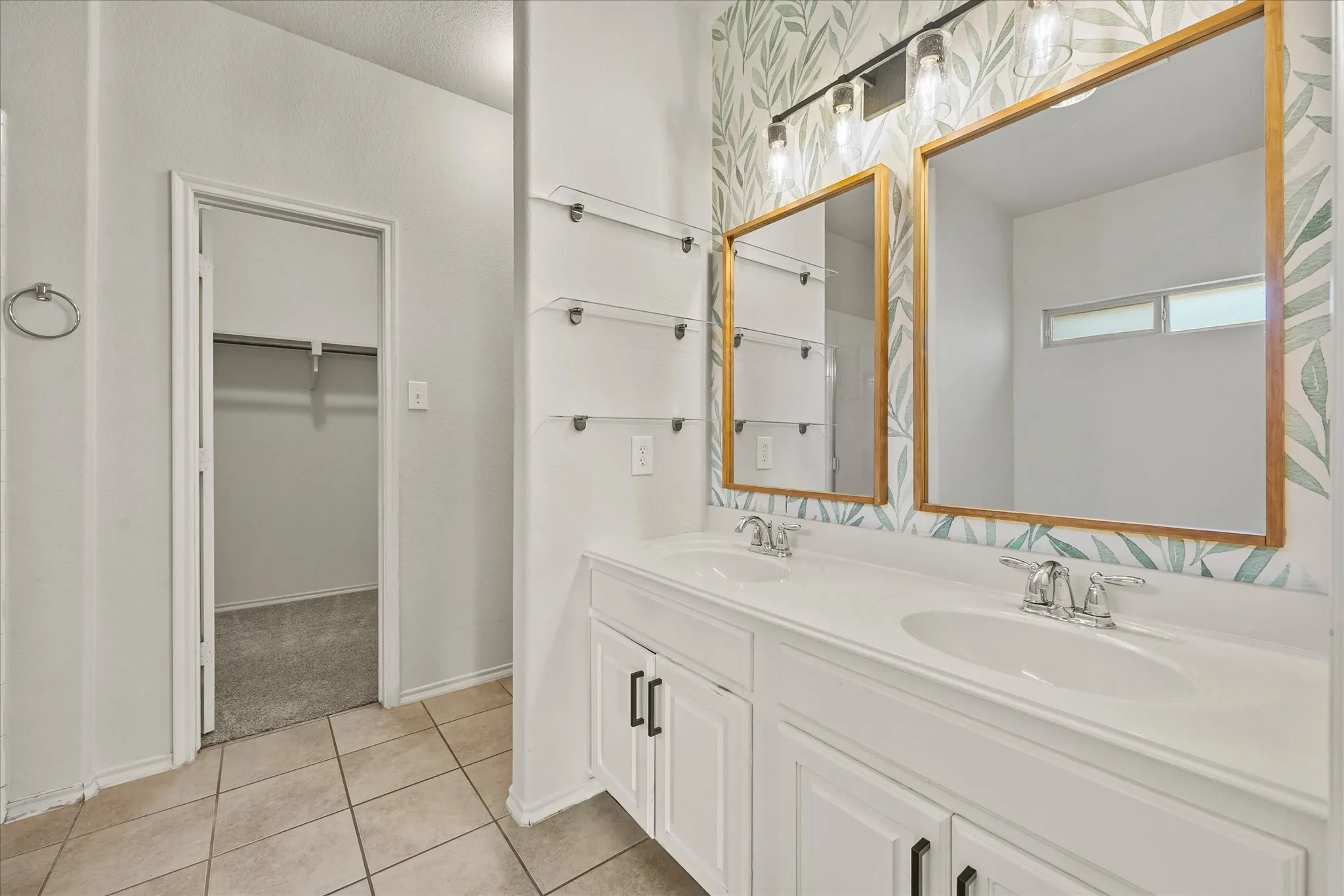 Double sinks, adorable wall paper and walk in closet