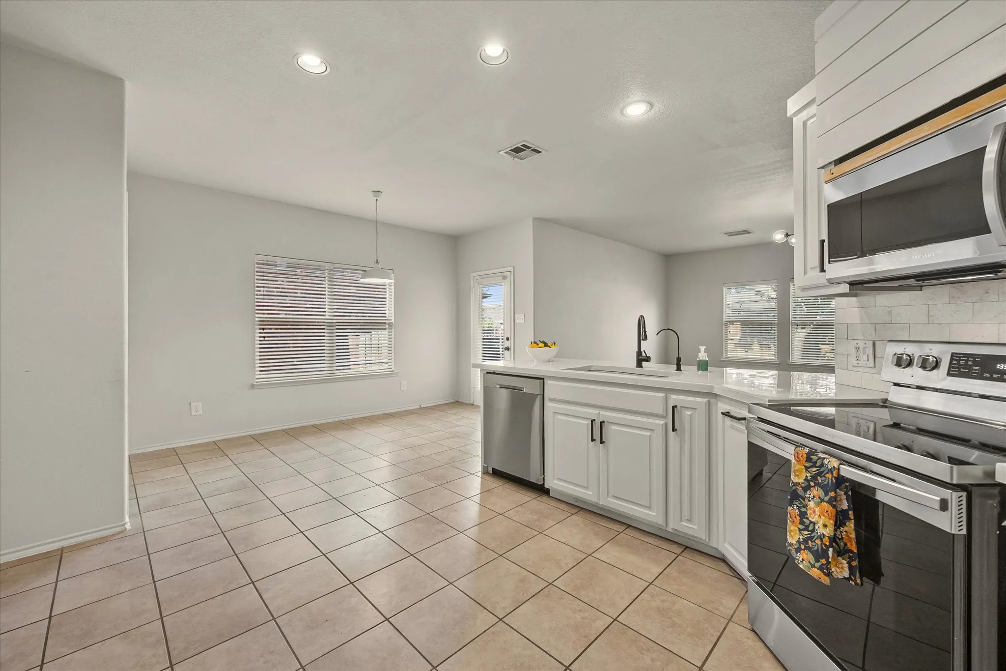 Eat in kitchen