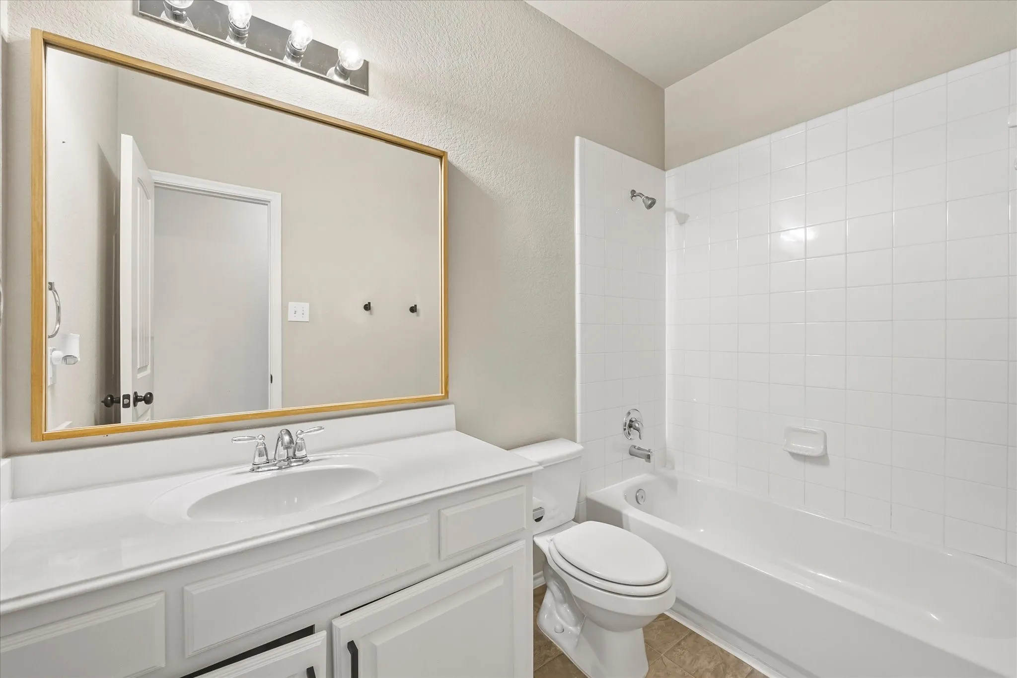 Upstairs full bath