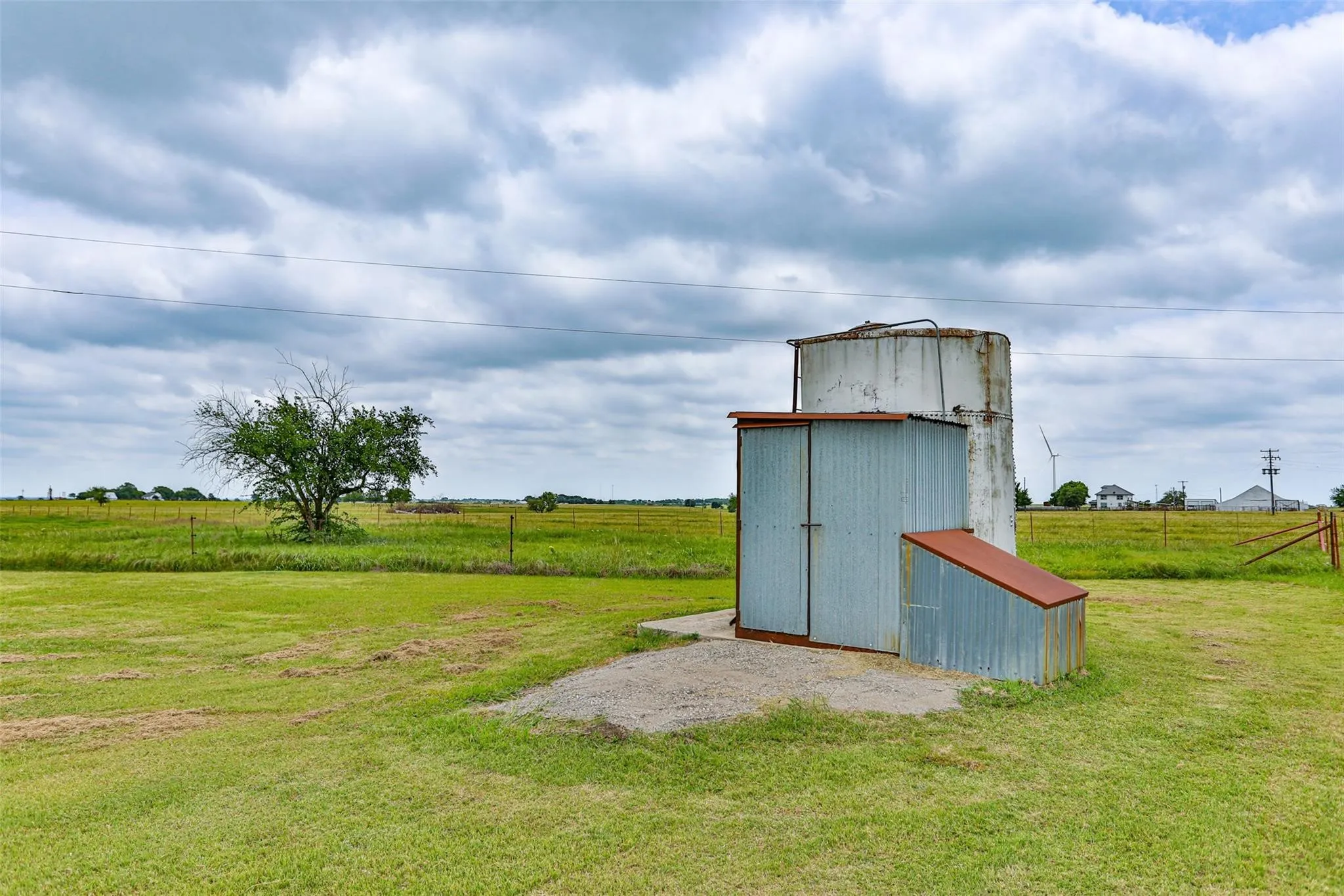 Single Family Residence For Sale in Cooke County , 1078 R&R Lane, Muenster, Texas 76252, 3 Bedroom, 3 Bathroom, Garage spaces, 1,600 Sqft, built in 2002, mls#21378991, Real Estate Agent in Muenster, Homes For Sale in Cooke county, Homes For Sale in Muenster, Realtor in Muenster Texas, Real Estate Brokerage Independent Realty Texas, Luminita Cordes Realtor