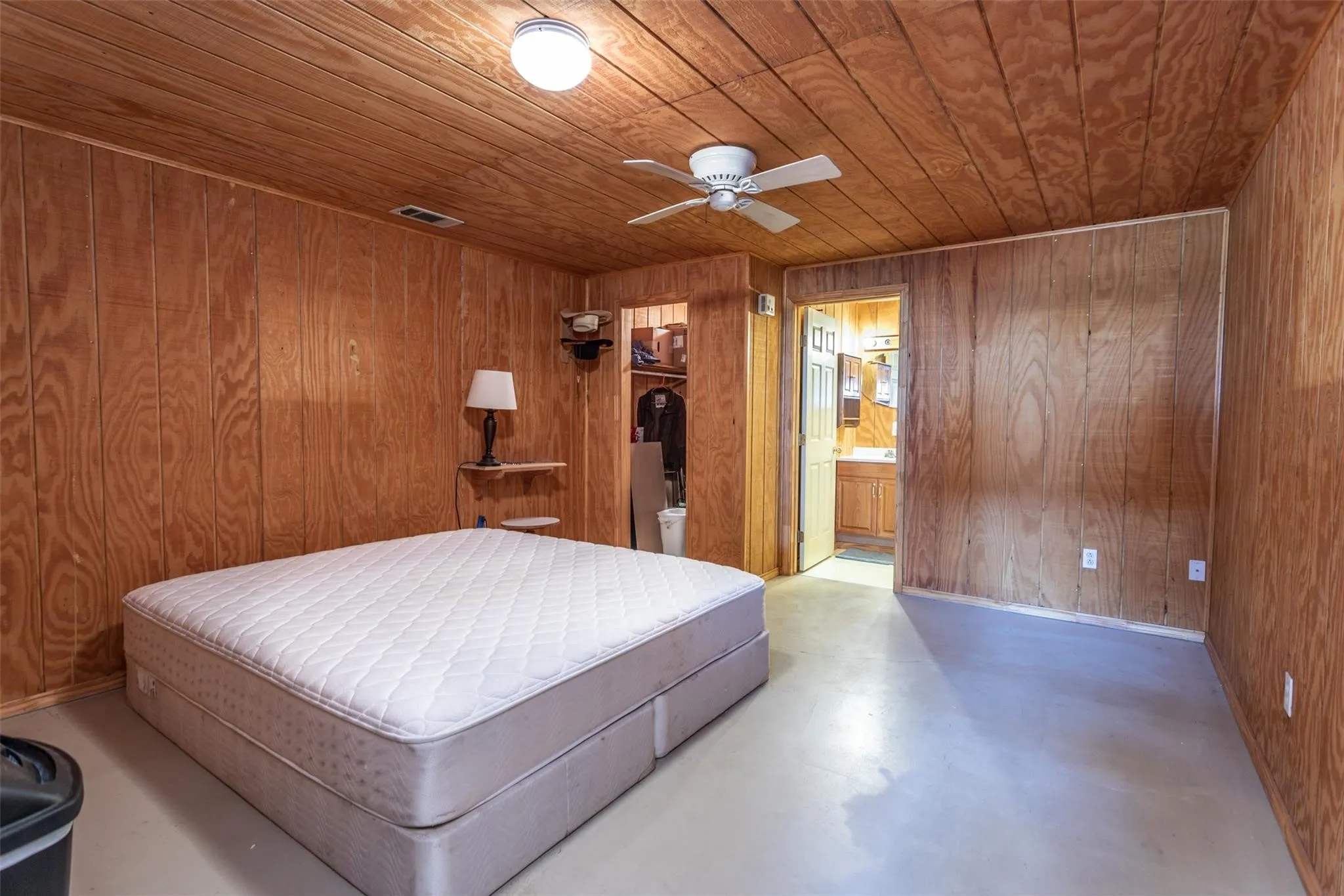 Single Family Residence For Sale in Cooke County , 1078 R&R Lane, Muenster, Texas 76252, 3 Bedroom, 3 Bathroom, Garage spaces, 1,600 Sqft, built in 2002, mls#21378991, Real Estate Agent in Muenster, Homes For Sale in Cooke county, Homes For Sale in Muenster, Realtor in Muenster Texas, Real Estate Brokerage Independent Realty Texas, Luminita Cordes Realtor