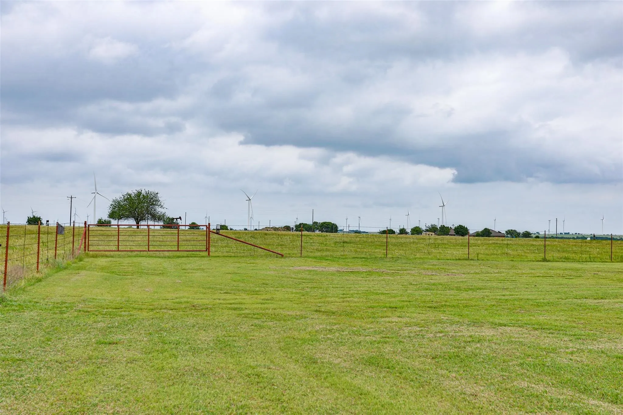 Single Family Residence For Sale in Cooke County , 1078 R&R Lane, Muenster, Texas 76252, 3 Bedroom, 3 Bathroom, Garage spaces, 1,600 Sqft, built in 2002, mls#21378991, Real Estate Agent in Muenster, Homes For Sale in Cooke county, Homes For Sale in Muenster, Realtor in Muenster Texas, Real Estate Brokerage Independent Realty Texas, Luminita Cordes Realtor
