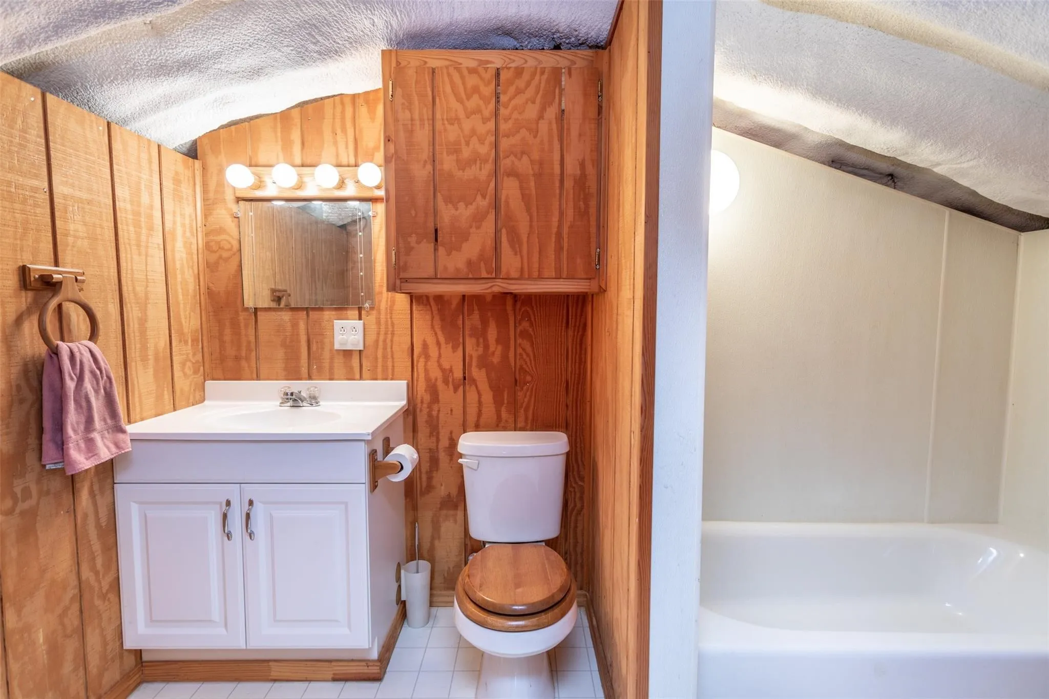 Single Family Residence For Sale in Cooke County , 1078 R&R Lane, Muenster, Texas 76252, 3 Bedroom, 3 Bathroom, Garage spaces, 1,600 Sqft, built in 2002, mls#21378991, Real Estate Agent in Muenster, Homes For Sale in Cooke county, Homes For Sale in Muenster, Realtor in Muenster Texas, Real Estate Brokerage Independent Realty Texas, Luminita Cordes Realtor
