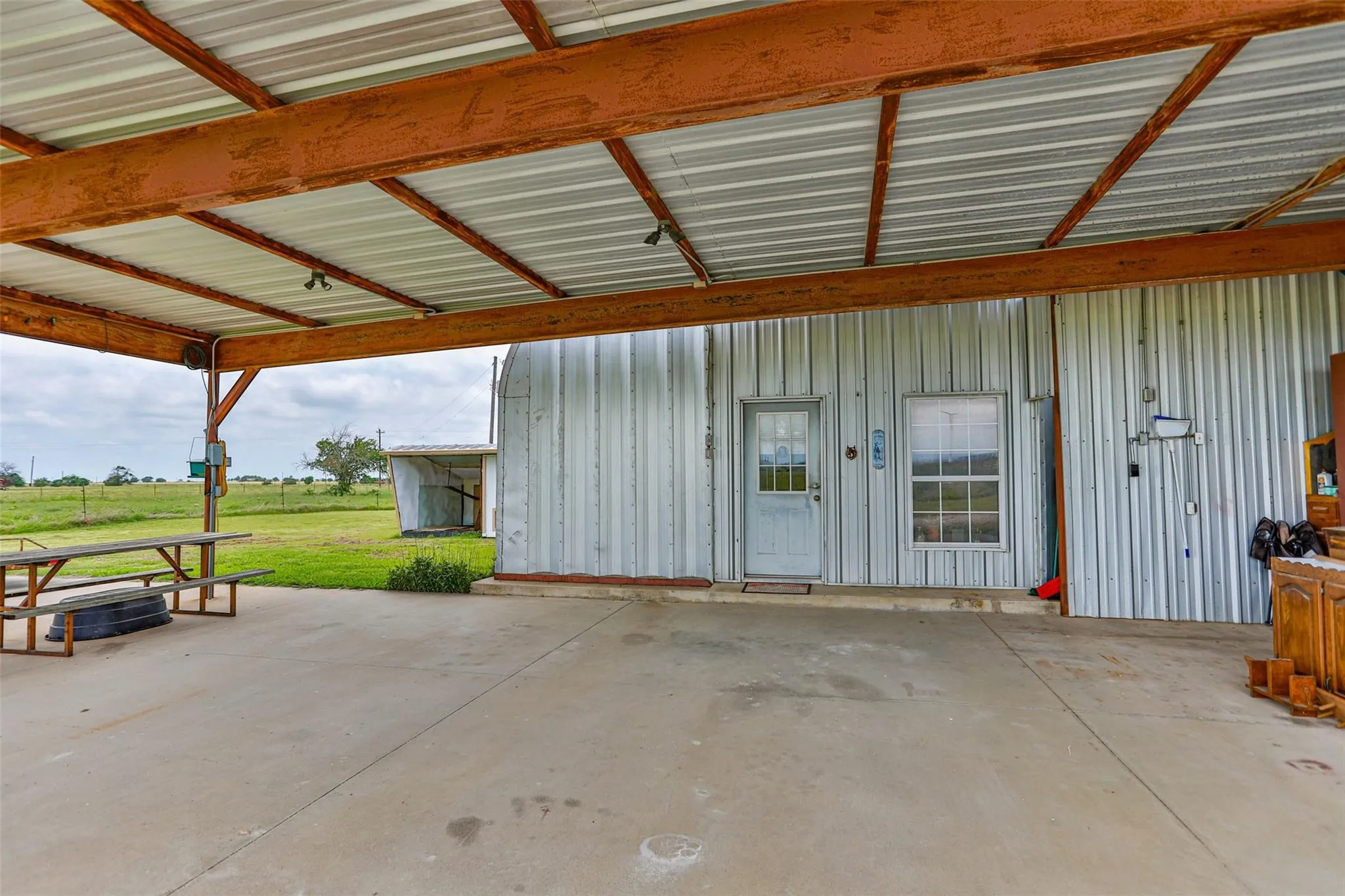 Single Family Residence For Sale in Cooke County , 1078 R&R Lane, Muenster, Texas 76252, 3 Bedroom, 3 Bathroom, Garage spaces, 1,600 Sqft, built in 2002, mls#21378991, Real Estate Agent in Muenster, Homes For Sale in Cooke county, Homes For Sale in Muenster, Realtor in Muenster Texas, Real Estate Brokerage Independent Realty Texas, Luminita Cordes Realtor
