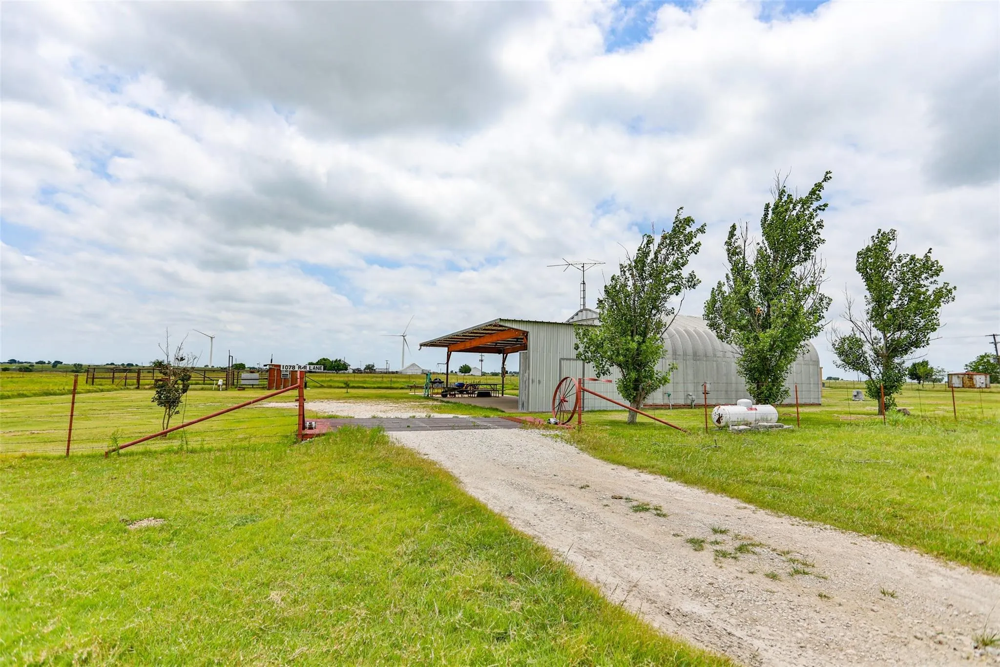 Single Family Residence For Sale in Cooke County , 1078 R&R Lane, Muenster, Texas 76252, 3 Bedroom, 3 Bathroom, Garage spaces, 1,600 Sqft, built in 2002, mls#21378991, Real Estate Agent in Muenster, Homes For Sale in Cooke county, Homes For Sale in Muenster, Realtor in Muenster Texas, Real Estate Brokerage Independent Realty Texas, Luminita Cordes Realtor