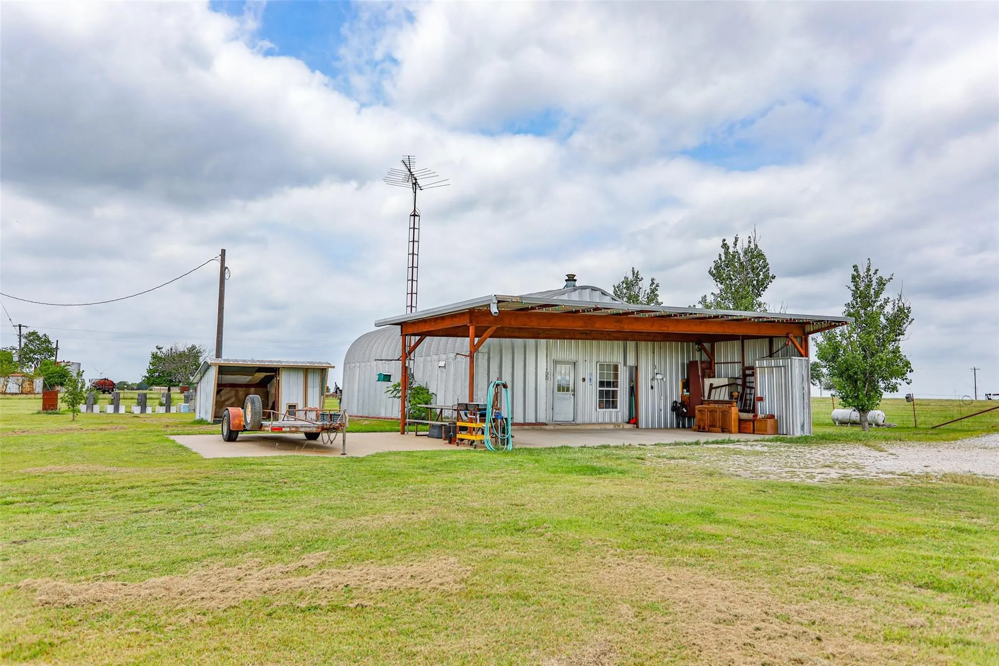Single Family Residence For Sale in Cooke County , 1078 R&R Lane, Muenster, Texas 76252, 3 Bedroom, 3 Bathroom, Garage spaces, 1,600 Sqft, built in 2002, mls#21378991, Real Estate Agent in Muenster, Homes For Sale in Cooke county, Homes For Sale in Muenster, Realtor in Muenster Texas, Real Estate Brokerage Independent Realty Texas, Luminita Cordes Realtor