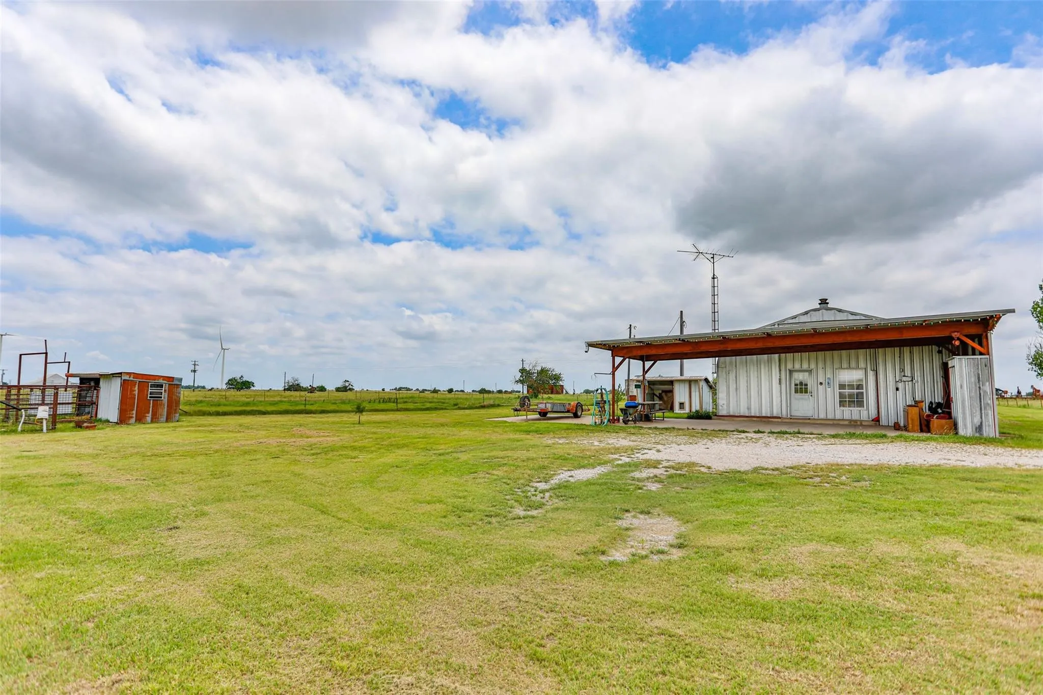 Single Family Residence For Sale in Cooke County , 1078 R&R Lane, Muenster, Texas 76252, 3 Bedroom, 3 Bathroom, Garage spaces, 1,600 Sqft, built in 2002, mls#21378991, Real Estate Agent in Muenster, Homes For Sale in Cooke county, Homes For Sale in Muenster, Realtor in Muenster Texas, Real Estate Brokerage Independent Realty Texas, Luminita Cordes Realtor