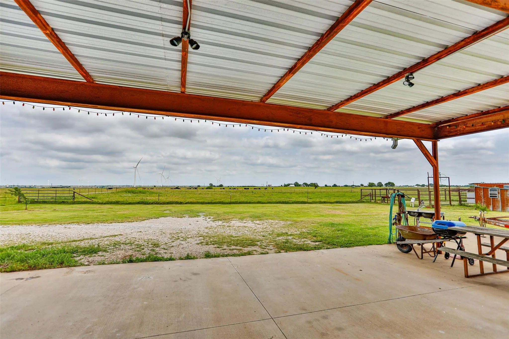 Single Family Residence For Sale in Cooke County , 1078 R&R Lane, Muenster, Texas 76252, 3 Bedroom, 3 Bathroom, Garage spaces, 1,600 Sqft, built in 2002, mls#21378991, Real Estate Agent in Muenster, Homes For Sale in Cooke county, Homes For Sale in Muenster, Realtor in Muenster Texas, Real Estate Brokerage Independent Realty Texas, Luminita Cordes Realtor