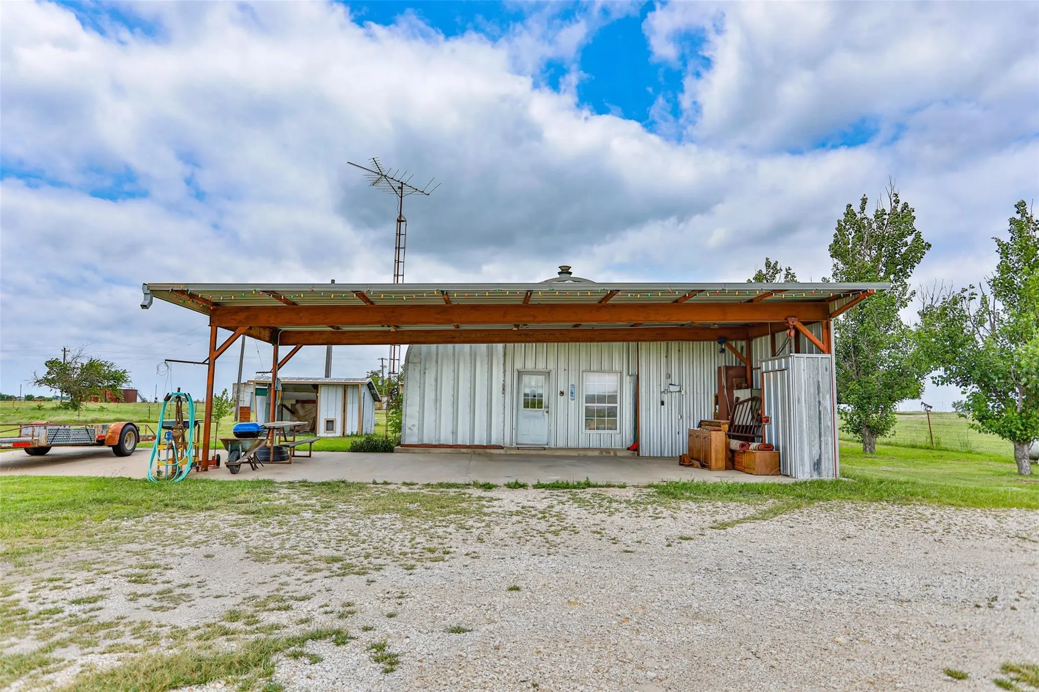 Single Family Residence For Sale in Cooke County , 1078 R&R Lane, Muenster, Texas 76252, 3 Bedroom, 3 Bathroom, Garage spaces, 1,600 Sqft, built in 2002, mls#21378991, Real Estate Agent in Muenster, Homes For Sale in Cooke county, Homes For Sale in Muenster, Realtor in Muenster Texas, Real Estate Brokerage Independent Realty Texas, Luminita Cordes Realtor