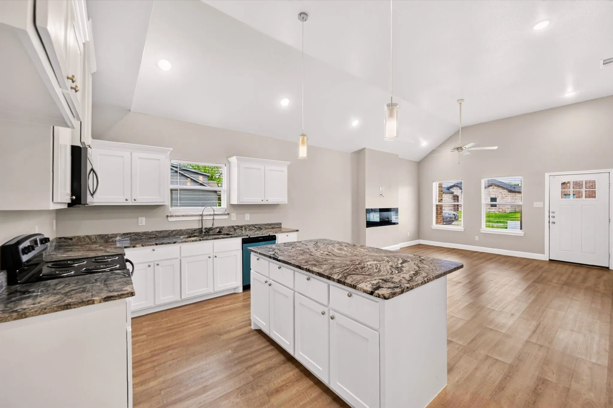Single Family Residence For Rent in Hunt County , 4607 Spencer Street, Greenville, Texas 75401, 3 Bedroom, 2 Bathroom, 1 Garage spaces, 1,357 Sqft, built in 2023, mls#21378957, Real Estate Agent in Greenville, Homes For Rent in Hunt county, Homes For Rent in Greenville, Realtor in Greenville Texas, Real Estate Brokerage Independent Realty Texas, Luminita Cordes Realtor