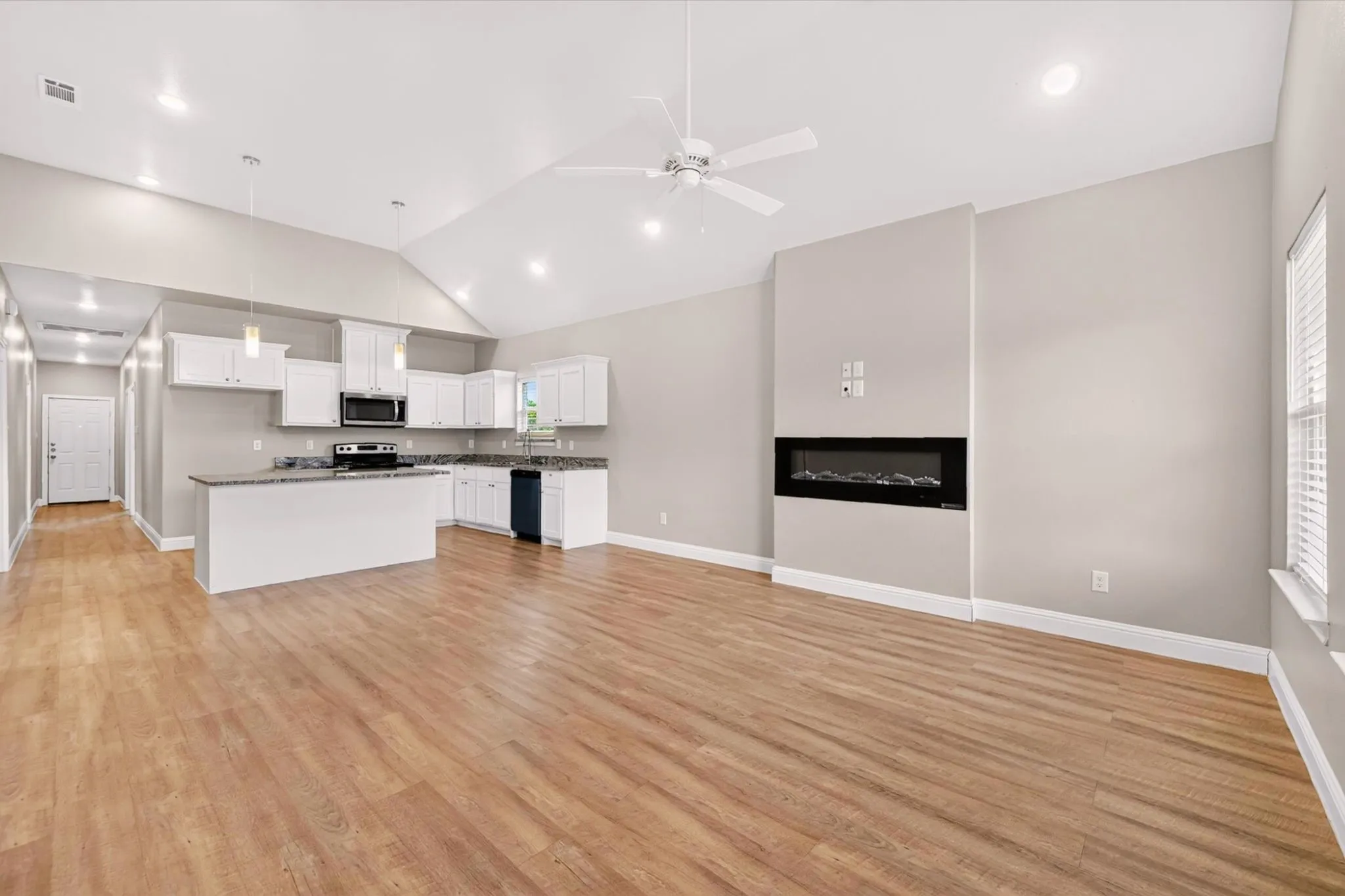 Single Family Residence For Rent in Hunt County , 4607 Spencer Street, Greenville, Texas 75401, 3 Bedroom, 2 Bathroom, 1 Garage spaces, 1,357 Sqft, built in 2023, mls#21378957, Real Estate Agent in Greenville, Homes For Rent in Hunt county, Homes For Rent in Greenville, Realtor in Greenville Texas, Real Estate Brokerage Independent Realty Texas, Luminita Cordes Realtor