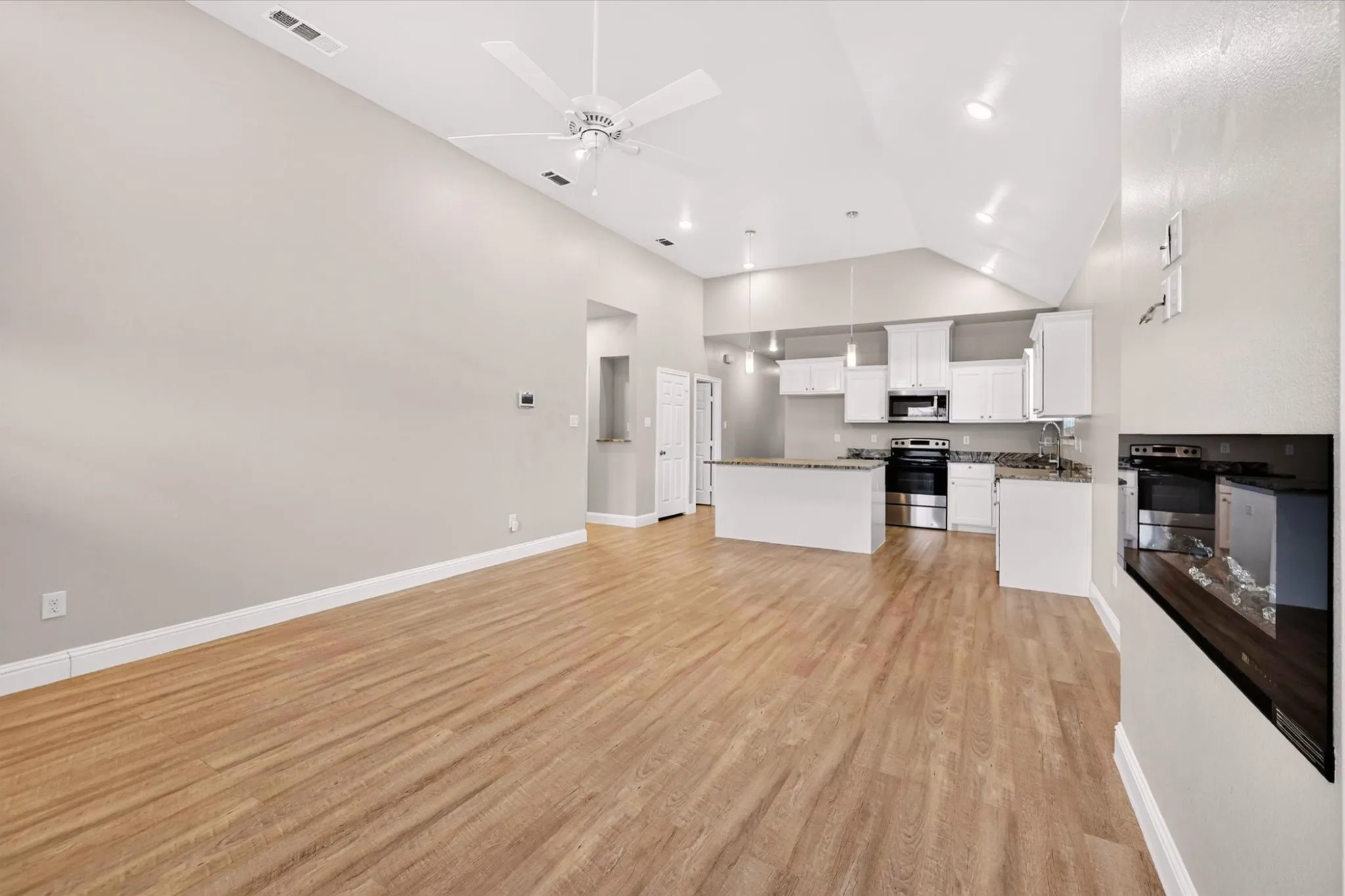 Single Family Residence For Rent in Hunt County , 4607 Spencer Street, Greenville, Texas 75401, 3 Bedroom, 2 Bathroom, 1 Garage spaces, 1,357 Sqft, built in 2023, mls#21378957, Real Estate Agent in Greenville, Homes For Rent in Hunt county, Homes For Rent in Greenville, Realtor in Greenville Texas, Real Estate Brokerage Independent Realty Texas, Luminita Cordes Realtor