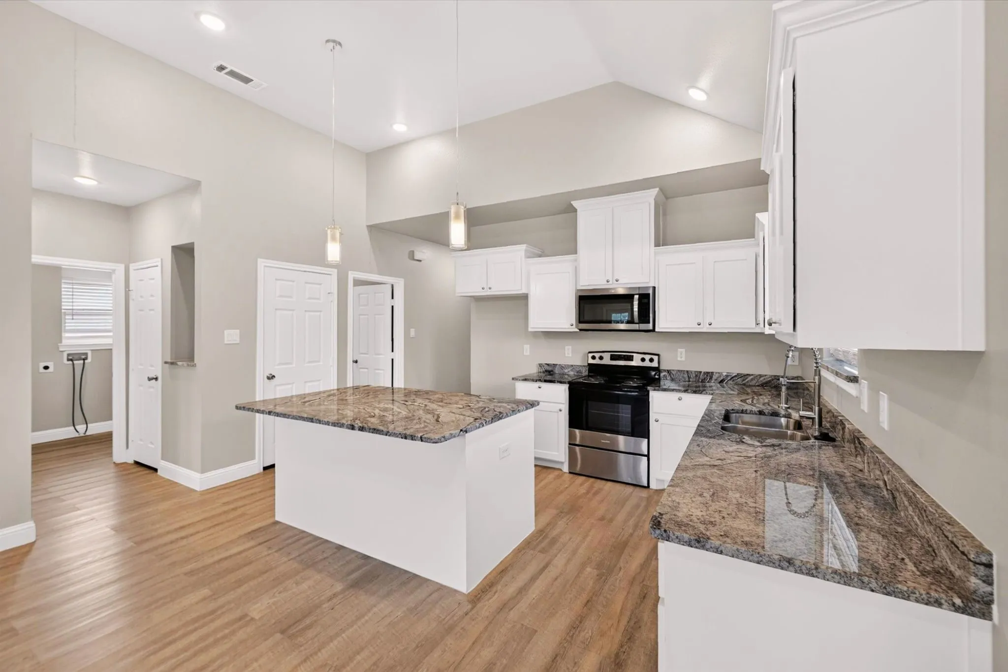 Single Family Residence For Rent in Hunt County , 4607 Spencer Street, Greenville, Texas 75401, 3 Bedroom, 2 Bathroom, 1 Garage spaces, 1,357 Sqft, built in 2023, mls#21378957, Real Estate Agent in Greenville, Homes For Rent in Hunt county, Homes For Rent in Greenville, Realtor in Greenville Texas, Real Estate Brokerage Independent Realty Texas, Luminita Cordes Realtor