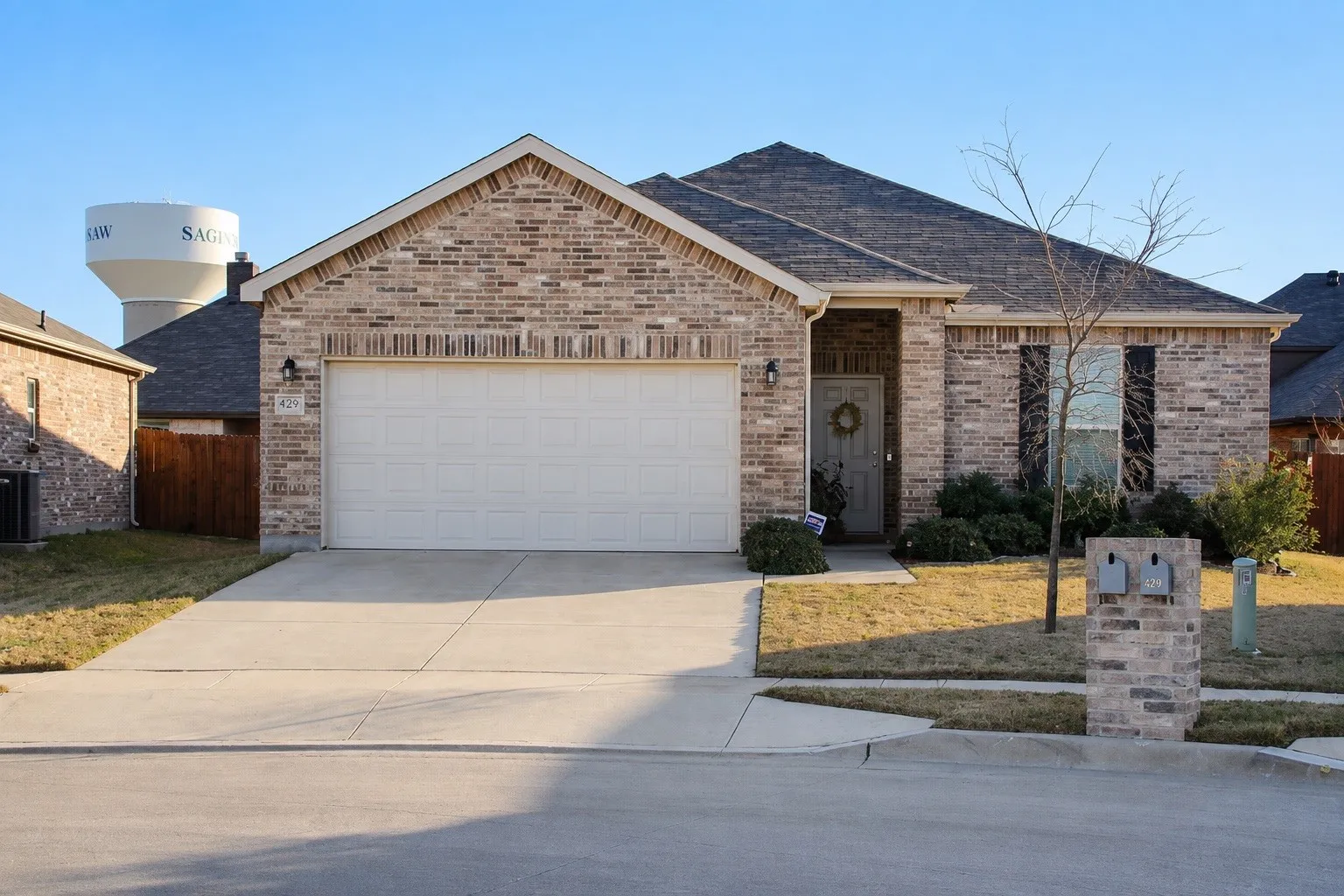 Single Family Residence For Rent in Tarrant County , 429 Mariscal Place, Fort Worth, Texas 76131, 3 Bedroom, 2 Bathroom, 2 Garage spaces, 1,977 Sqft, built in 2015, mls#21379001, Real Estate Agent in Fort Worth, Homes For Rent in Tarrant county, Homes For Rent in Fort Worth, Realtor in Fort Worth Texas, Real Estate Brokerage Independent Realty Texas, Luminita Cordes Realtor
