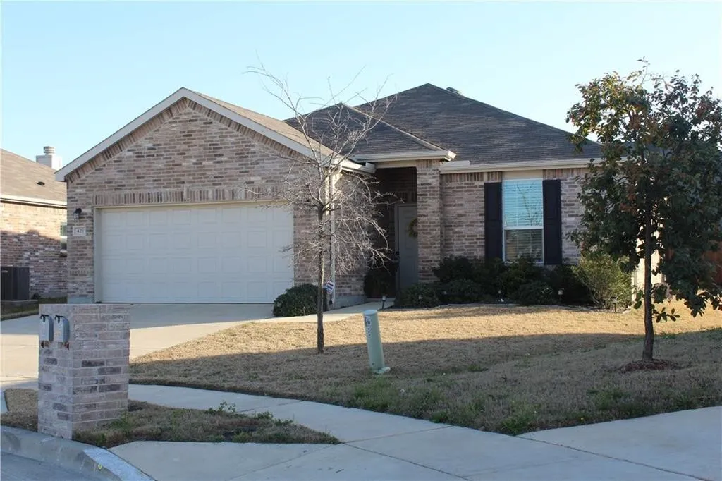 Single Family Residence For Rent in Tarrant County , 429 Mariscal Place, Fort Worth, Texas 76131, 3 Bedroom, 2 Bathroom, 2 Garage spaces, 1,977 Sqft, built in 2015, mls#21379001, Real Estate Agent in Fort Worth, Homes For Rent in Tarrant county, Homes For Rent in Fort Worth, Realtor in Fort Worth Texas, Real Estate Brokerage Independent Realty Texas, Luminita Cordes Realtor