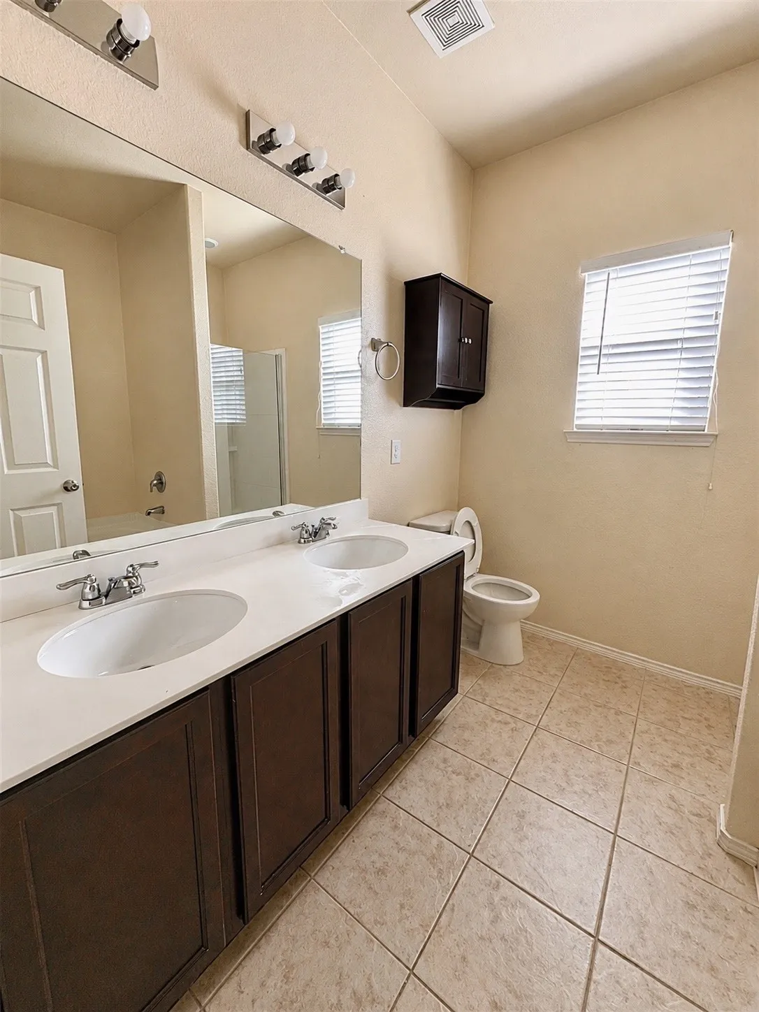 Single Family Residence For Rent in Tarrant County , 429 Mariscal Place, Fort Worth, Texas 76131, 3 Bedroom, 2 Bathroom, 2 Garage spaces, 1,977 Sqft, built in 2015, mls#21379001, Real Estate Agent in Fort Worth, Homes For Rent in Tarrant county, Homes For Rent in Fort Worth, Realtor in Fort Worth Texas, Real Estate Brokerage Independent Realty Texas, Luminita Cordes Realtor