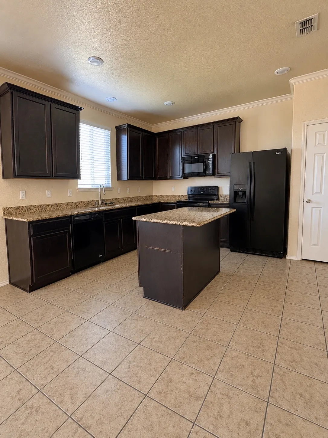 Single Family Residence For Rent in Tarrant County , 429 Mariscal Place, Fort Worth, Texas 76131, 3 Bedroom, 2 Bathroom, 2 Garage spaces, 1,977 Sqft, built in 2015, mls#21379001, Real Estate Agent in Fort Worth, Homes For Rent in Tarrant county, Homes For Rent in Fort Worth, Realtor in Fort Worth Texas, Real Estate Brokerage Independent Realty Texas, Luminita Cordes Realtor