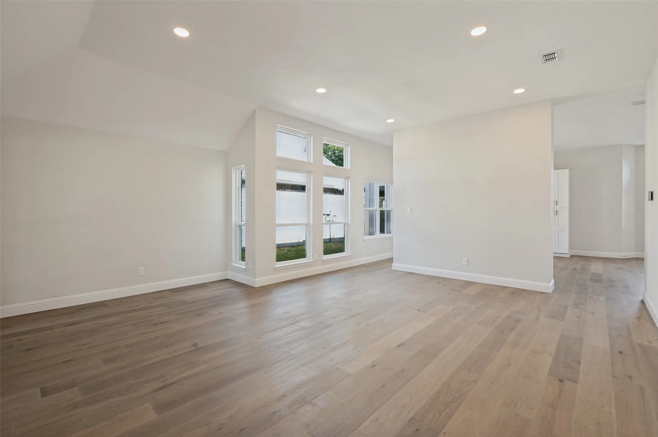 Single Family Residence For Sale in Denton County , 5849 Baker Drive, The Colony, Texas 75056, 4 Bedroom, 2 Bathroom, 2 Garage spaces, 2,028 Sqft, built in 1989, mls#21377507, Real Estate Agent in The Colony, Homes For Sale in Denton county, Homes For Sale in The Colony, Realtor in The Colony Texas, Real Estate Brokerage Independent Realty Texas, Luminita Cordes Realtor