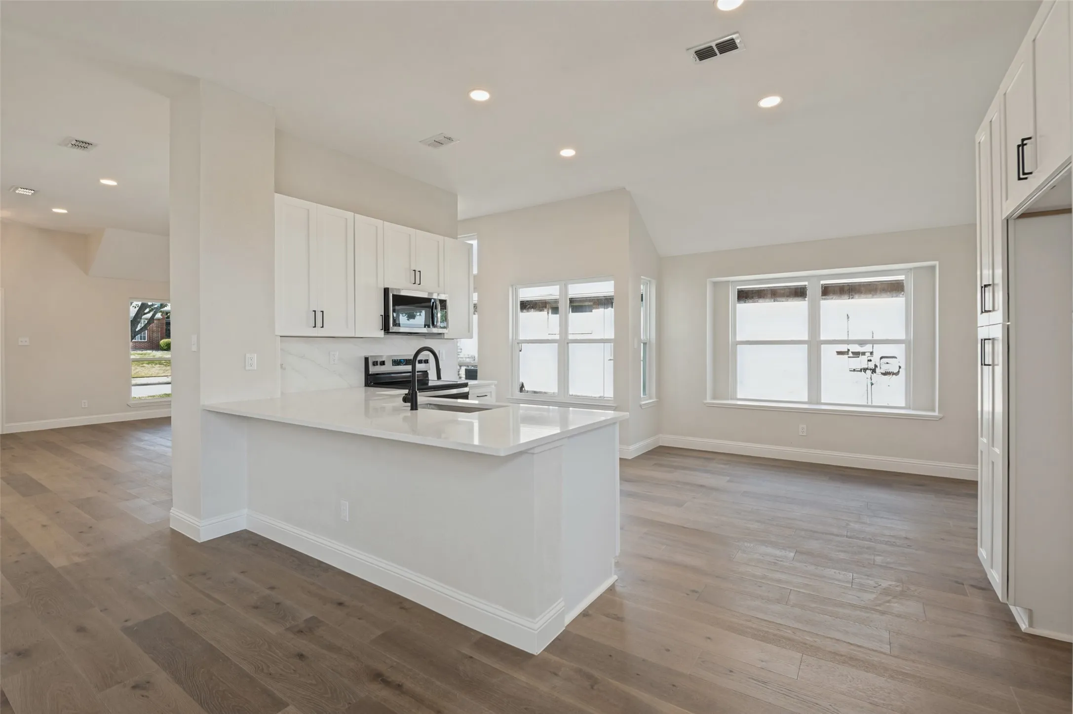 Single Family Residence For Sale in Denton County , 5849 Baker Drive, The Colony, Texas 75056, 4 Bedroom, 2 Bathroom, 2 Garage spaces, 2,028 Sqft, built in 1989, mls#21377507, Real Estate Agent in The Colony, Homes For Sale in Denton county, Homes For Sale in The Colony, Realtor in The Colony Texas, Real Estate Brokerage Independent Realty Texas, Luminita Cordes Realtor
