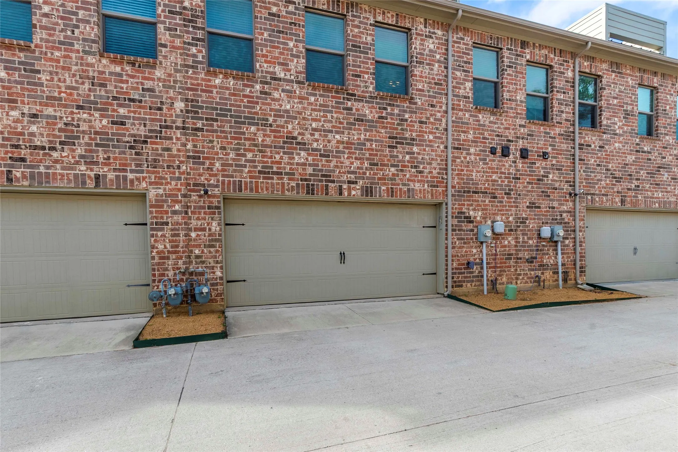 Townhouse For Sale in Denton County , 2228 Pinnacle Lane, Flower Mound, Texas 75028, 3 Bedroom, 3 Bathroom, 2 Garage spaces, 1,926 Sqft, built in 2018, mls#21376438, Real Estate Agent in Flower Mound, Homes For Sale in Denton county, Homes For Sale in Flower Mound, Realtor in Flower Mound Texas, Real Estate Brokerage Independent Realty Texas, Luminita Cordes Realtor