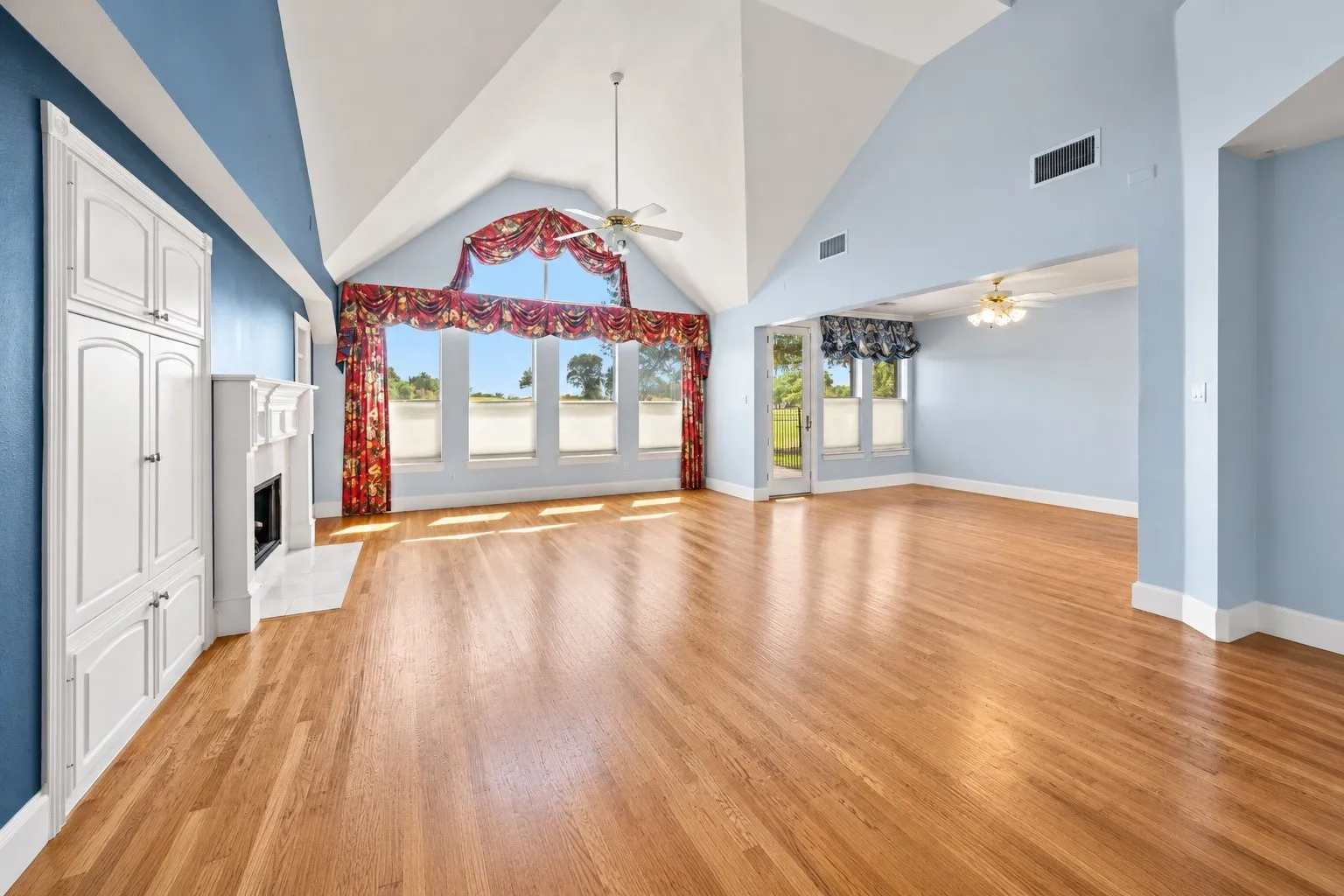 Single Family Residence For Sale in Denton County , 4017 Beacon Street, Flower Mound, Texas 75028, 4 Bedroom, 3 Bathroom, 2 Garage spaces, 3,484 Sqft, built in 2000, mls#21378261, Real Estate Agent in Flower Mound, Homes For Sale in Denton county, Homes For Sale in Flower Mound, Realtor in Flower Mound Texas, Real Estate Brokerage Independent Realty Texas, Luminita Cordes Realtor