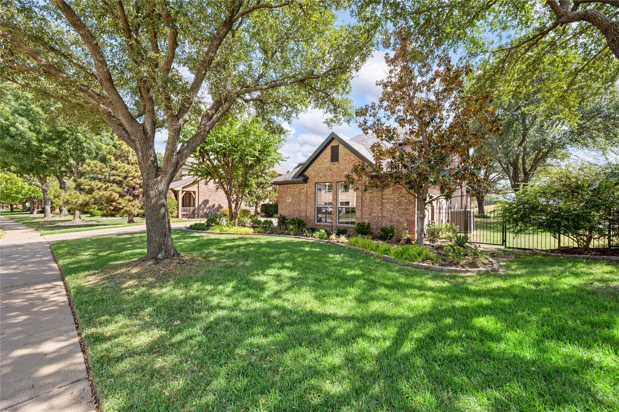Single Family Residence For Sale in Denton County , 4017 Beacon Street, Flower Mound, Texas 75028, 4 Bedroom, 3 Bathroom, 2 Garage spaces, 3,484 Sqft, built in 2000, mls#21378261, Real Estate Agent in Flower Mound, Homes For Sale in Denton county, Homes For Sale in Flower Mound, Realtor in Flower Mound Texas, Real Estate Brokerage Independent Realty Texas, Luminita Cordes Realtor