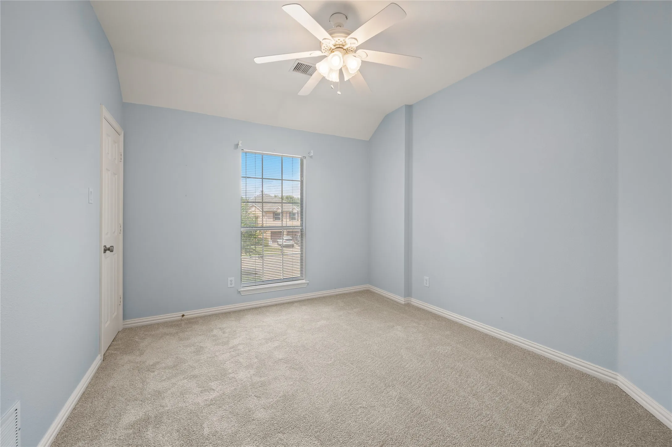 Single Family Residence For Sale in Denton County , 4017 Beacon Street, Flower Mound, Texas 75028, 4 Bedroom, 3 Bathroom, 2 Garage spaces, 3,484 Sqft, built in 2000, mls#21378261, Real Estate Agent in Flower Mound, Homes For Sale in Denton county, Homes For Sale in Flower Mound, Realtor in Flower Mound Texas, Real Estate Brokerage Independent Realty Texas, Luminita Cordes Realtor