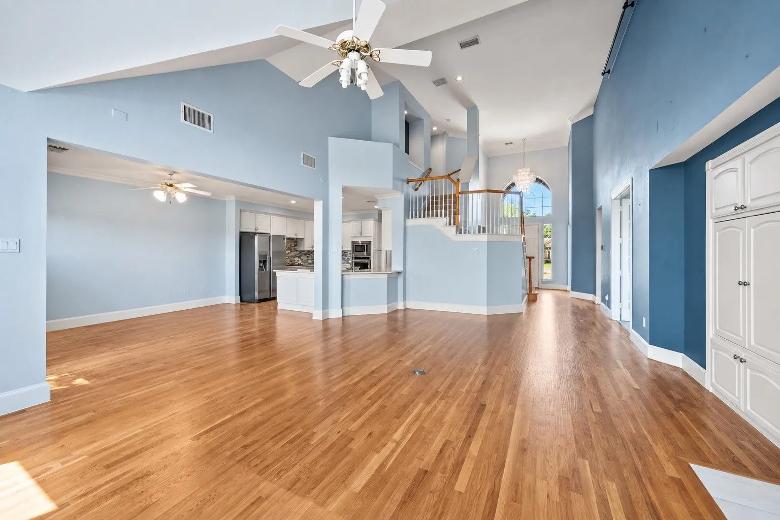 Single Family Residence For Sale in Denton County , 4017 Beacon Street, Flower Mound, Texas 75028, 4 Bedroom, 3 Bathroom, 2 Garage spaces, 3,484 Sqft, built in 2000, mls#21378261, Real Estate Agent in Flower Mound, Homes For Sale in Denton county, Homes For Sale in Flower Mound, Realtor in Flower Mound Texas, Real Estate Brokerage Independent Realty Texas, Luminita Cordes Realtor