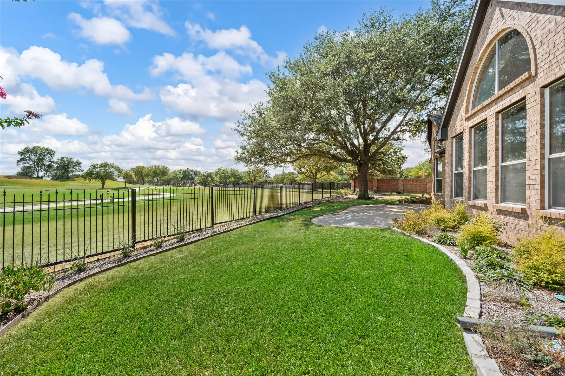 Single Family Residence For Sale in Denton County , 4017 Beacon Street, Flower Mound, Texas 75028, 4 Bedroom, 3 Bathroom, 2 Garage spaces, 3,484 Sqft, built in 2000, mls#21378261, Real Estate Agent in Flower Mound, Homes For Sale in Denton county, Homes For Sale in Flower Mound, Realtor in Flower Mound Texas, Real Estate Brokerage Independent Realty Texas, Luminita Cordes Realtor