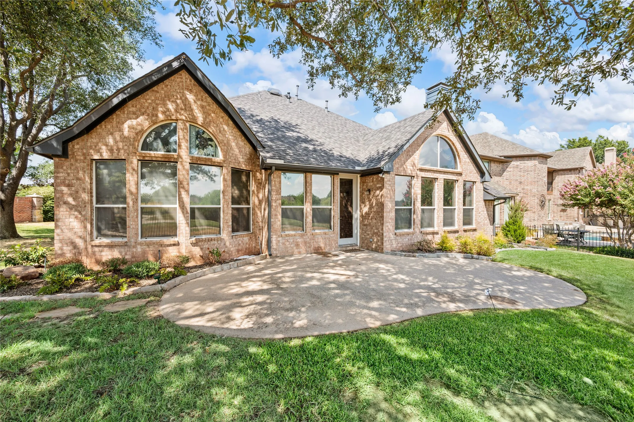 Single Family Residence For Sale in Denton County , 4017 Beacon Street, Flower Mound, Texas 75028, 4 Bedroom, 3 Bathroom, 2 Garage spaces, 3,484 Sqft, built in 2000, mls#21378261, Real Estate Agent in Flower Mound, Homes For Sale in Denton county, Homes For Sale in Flower Mound, Realtor in Flower Mound Texas, Real Estate Brokerage Independent Realty Texas, Luminita Cordes Realtor