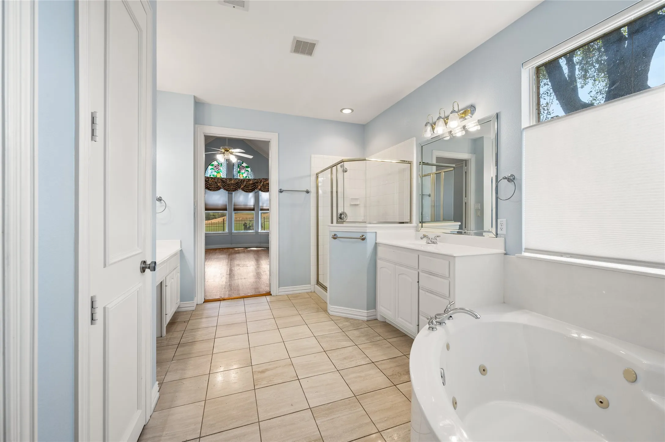Single Family Residence For Sale in Denton County , 4017 Beacon Street, Flower Mound, Texas 75028, 4 Bedroom, 3 Bathroom, 2 Garage spaces, 3,484 Sqft, built in 2000, mls#21378261, Real Estate Agent in Flower Mound, Homes For Sale in Denton county, Homes For Sale in Flower Mound, Realtor in Flower Mound Texas, Real Estate Brokerage Independent Realty Texas, Luminita Cordes Realtor