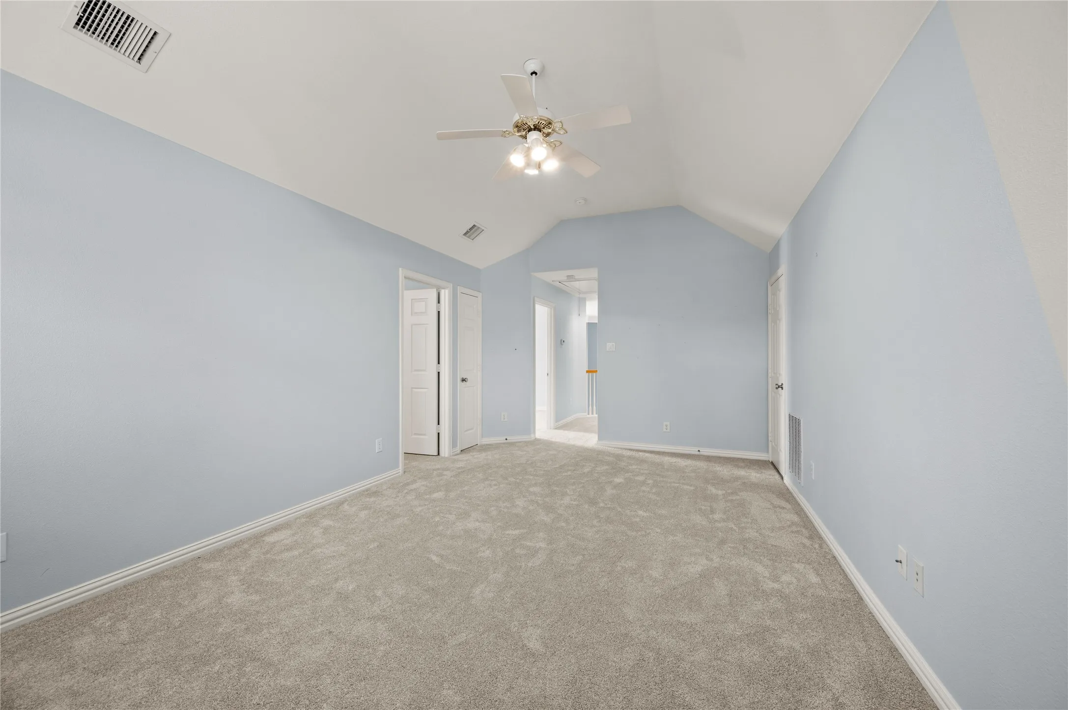 Single Family Residence For Sale in Denton County , 4017 Beacon Street, Flower Mound, Texas 75028, 4 Bedroom, 3 Bathroom, 2 Garage spaces, 3,484 Sqft, built in 2000, mls#21378261, Real Estate Agent in Flower Mound, Homes For Sale in Denton county, Homes For Sale in Flower Mound, Realtor in Flower Mound Texas, Real Estate Brokerage Independent Realty Texas, Luminita Cordes Realtor