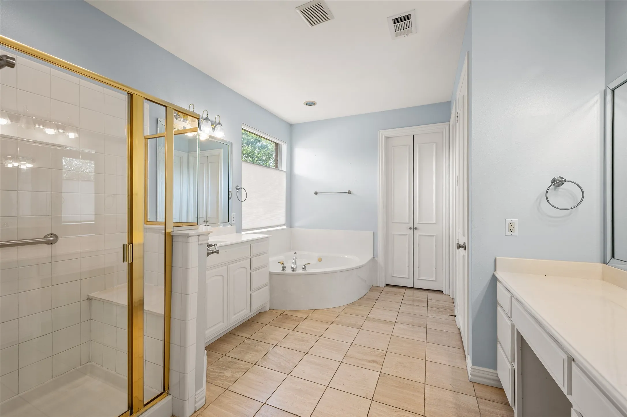Single Family Residence For Sale in Denton County , 4017 Beacon Street, Flower Mound, Texas 75028, 4 Bedroom, 3 Bathroom, 2 Garage spaces, 3,484 Sqft, built in 2000, mls#21378261, Real Estate Agent in Flower Mound, Homes For Sale in Denton county, Homes For Sale in Flower Mound, Realtor in Flower Mound Texas, Real Estate Brokerage Independent Realty Texas, Luminita Cordes Realtor